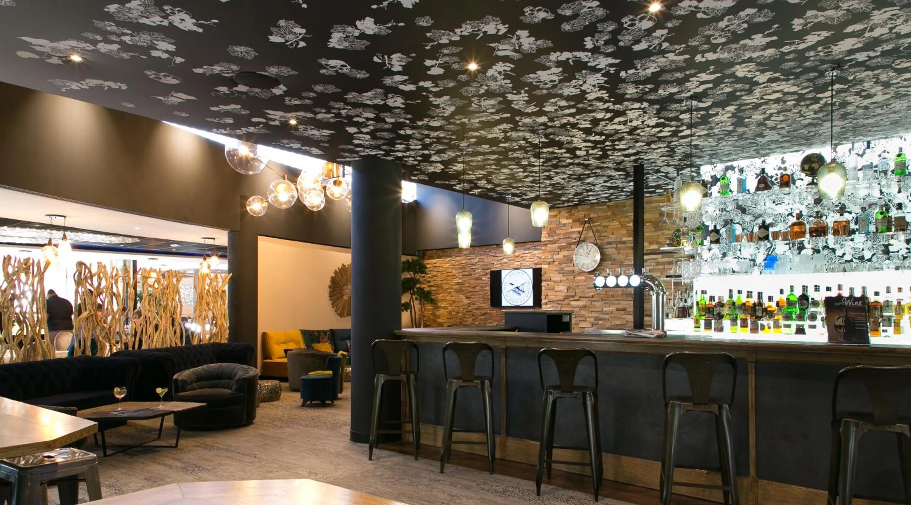 Lounge or bar in Mercure Bordeaux Aéroport