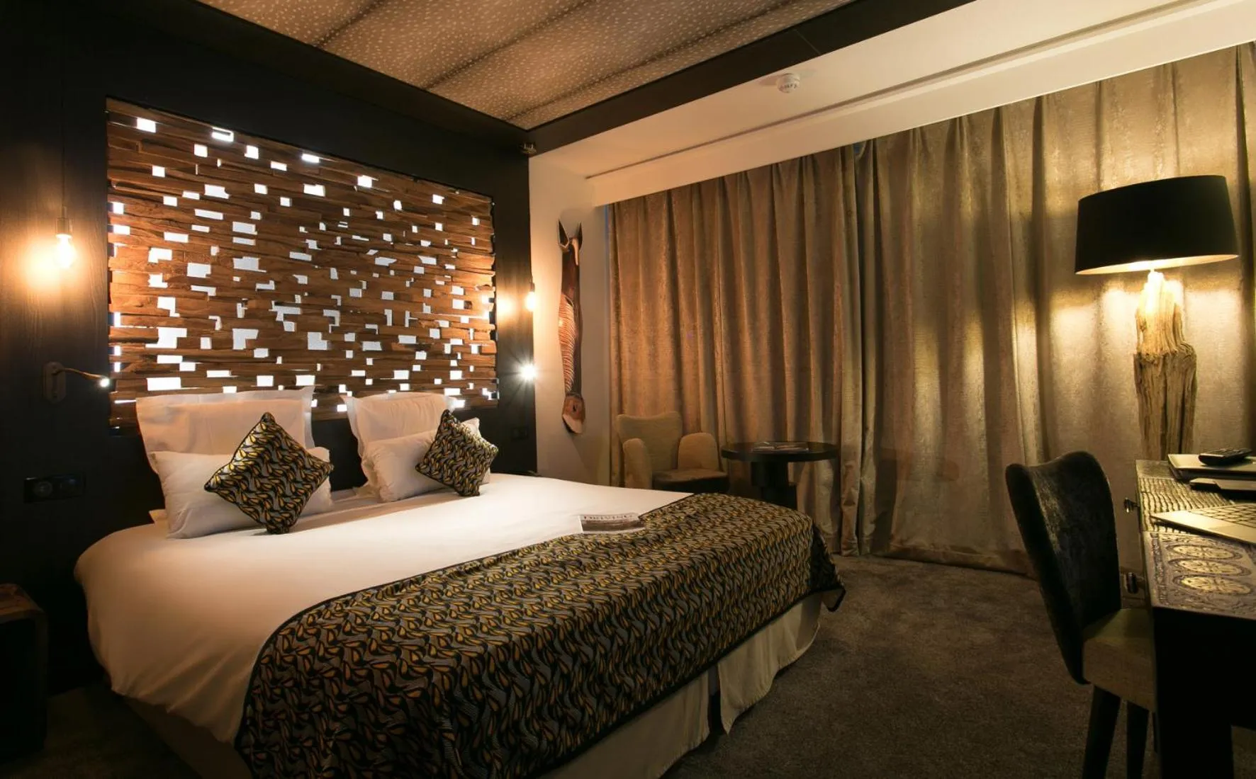 Photo of the whole room, Bed in Mercure Bordeaux Aéroport