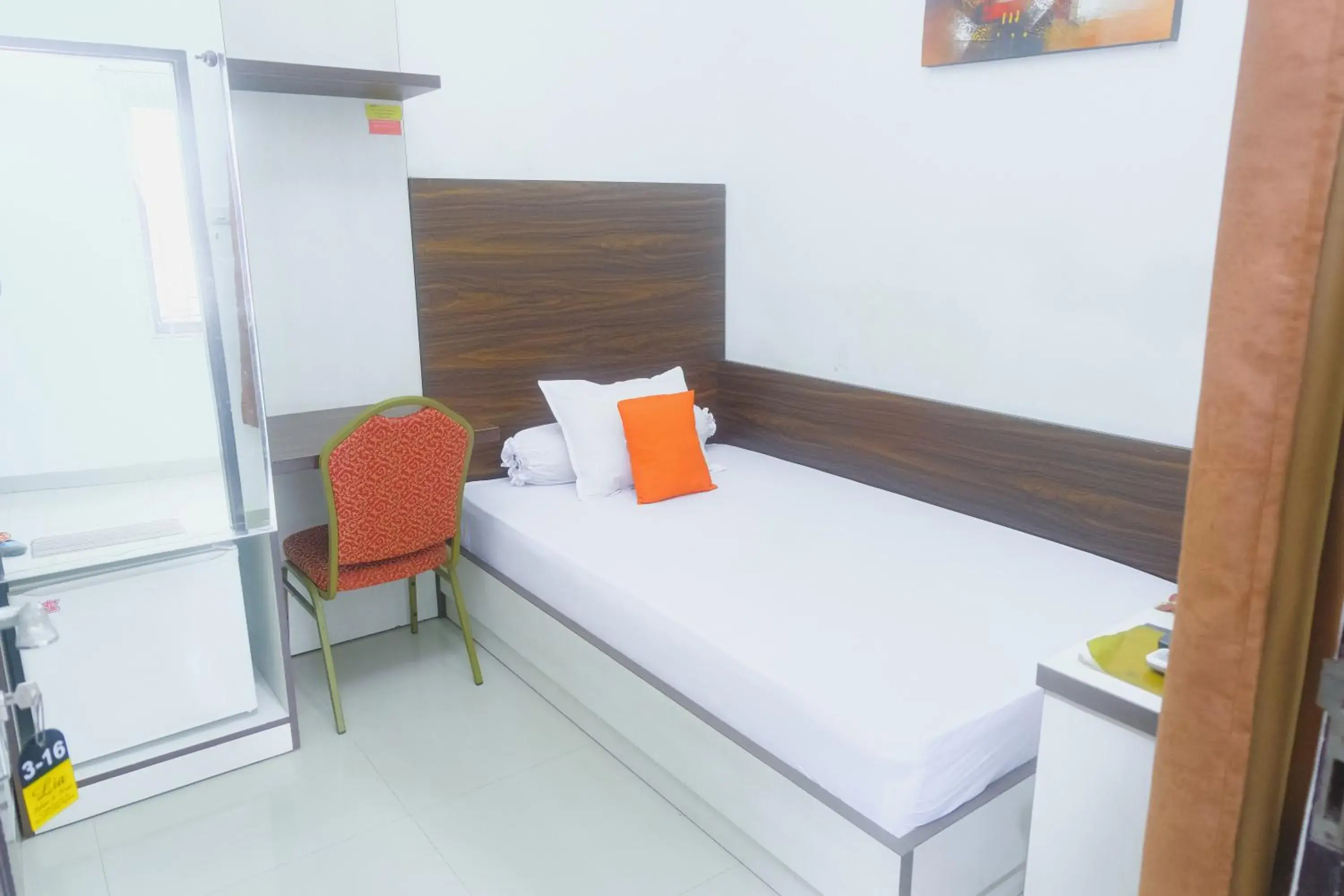 Single Room - single occupancy in Lia Homestay Syariah Pettarani Makassar Mitra RedDoorz Single Room - single occupancy in Lia Homestay Syariah Pettarani Makassar Mitra RedDoorz