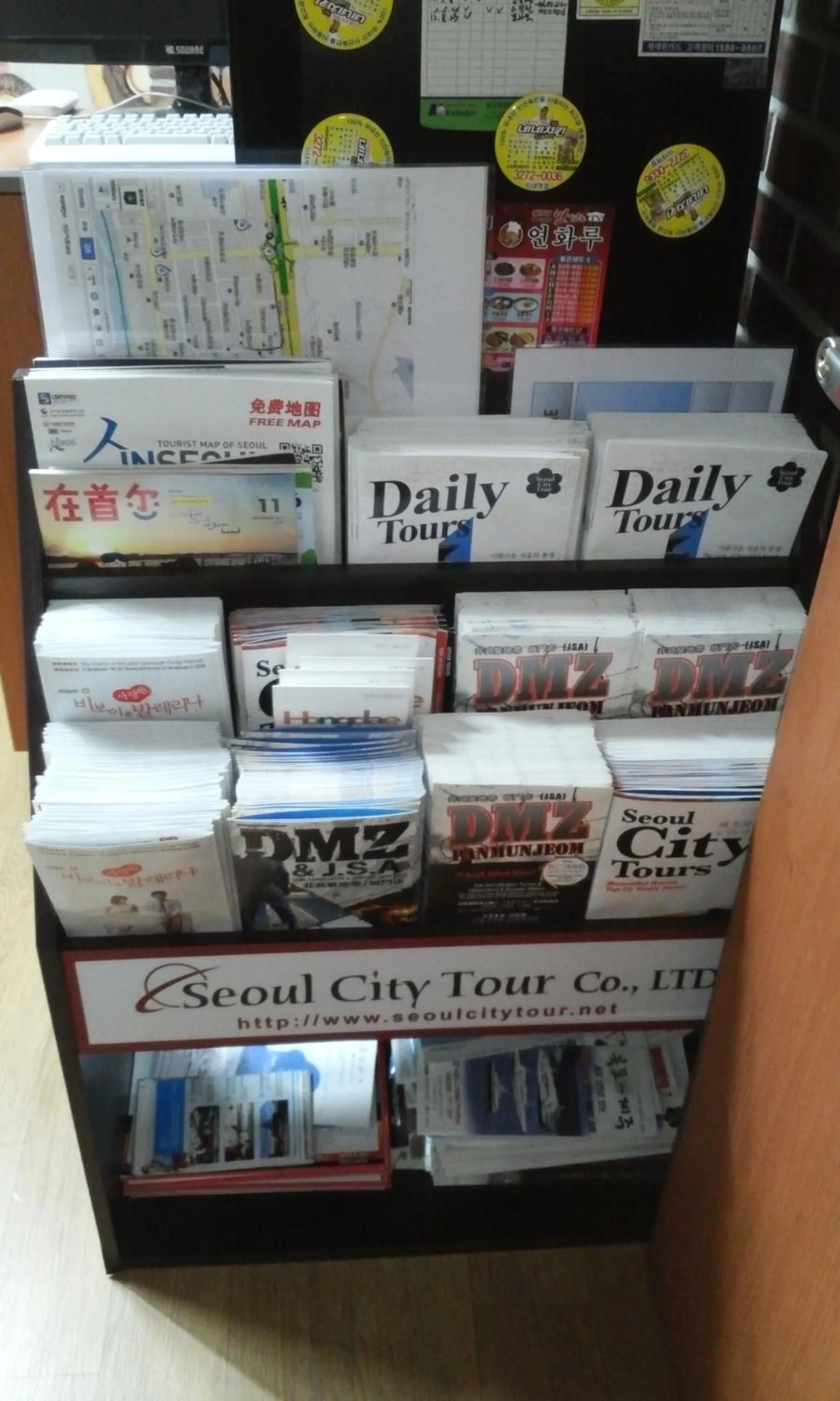 Library in OPPA Hostel Sinchon-Hongdae