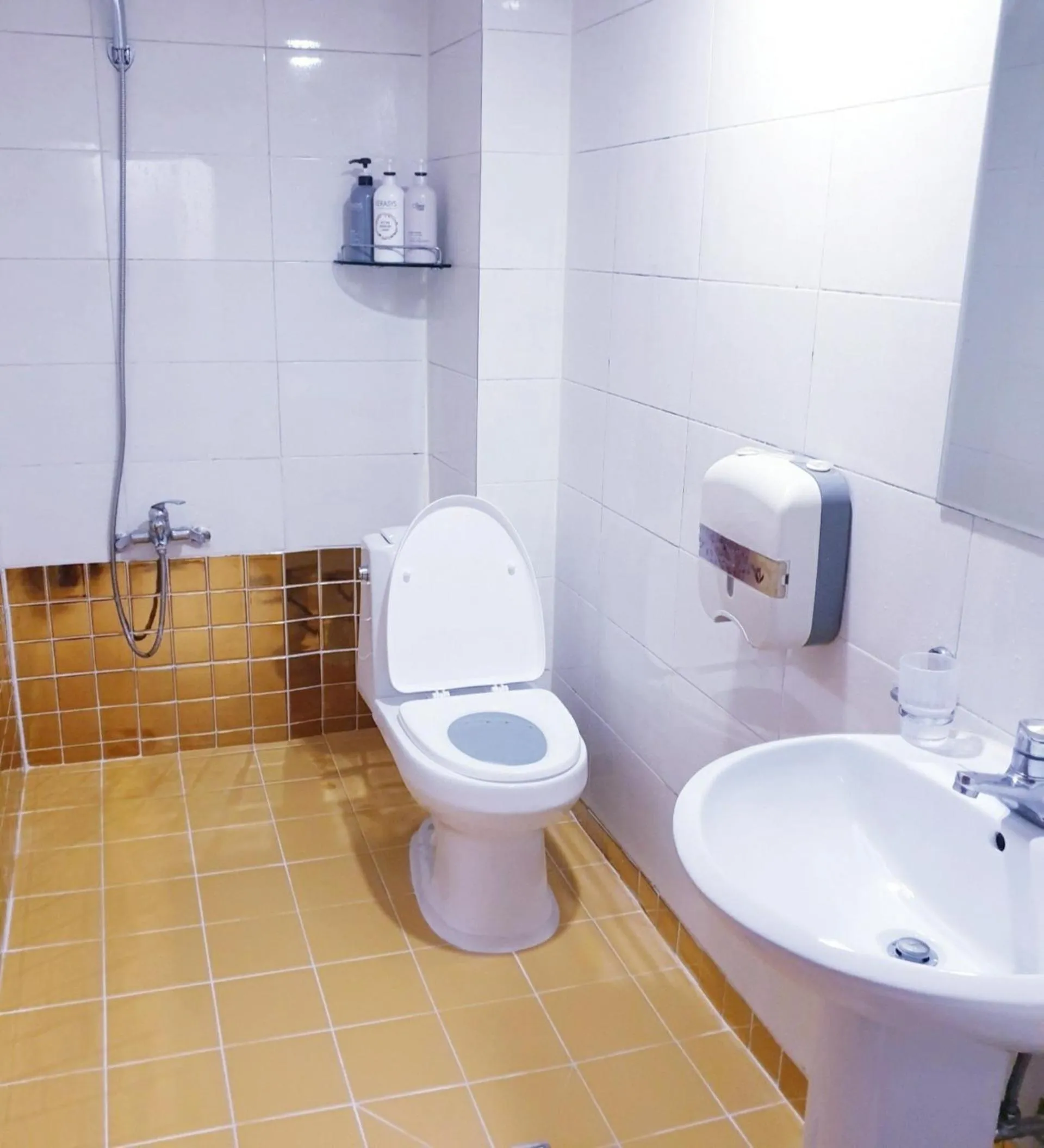 Bathroom in OPPA Hostel Sinchon-Hongdae