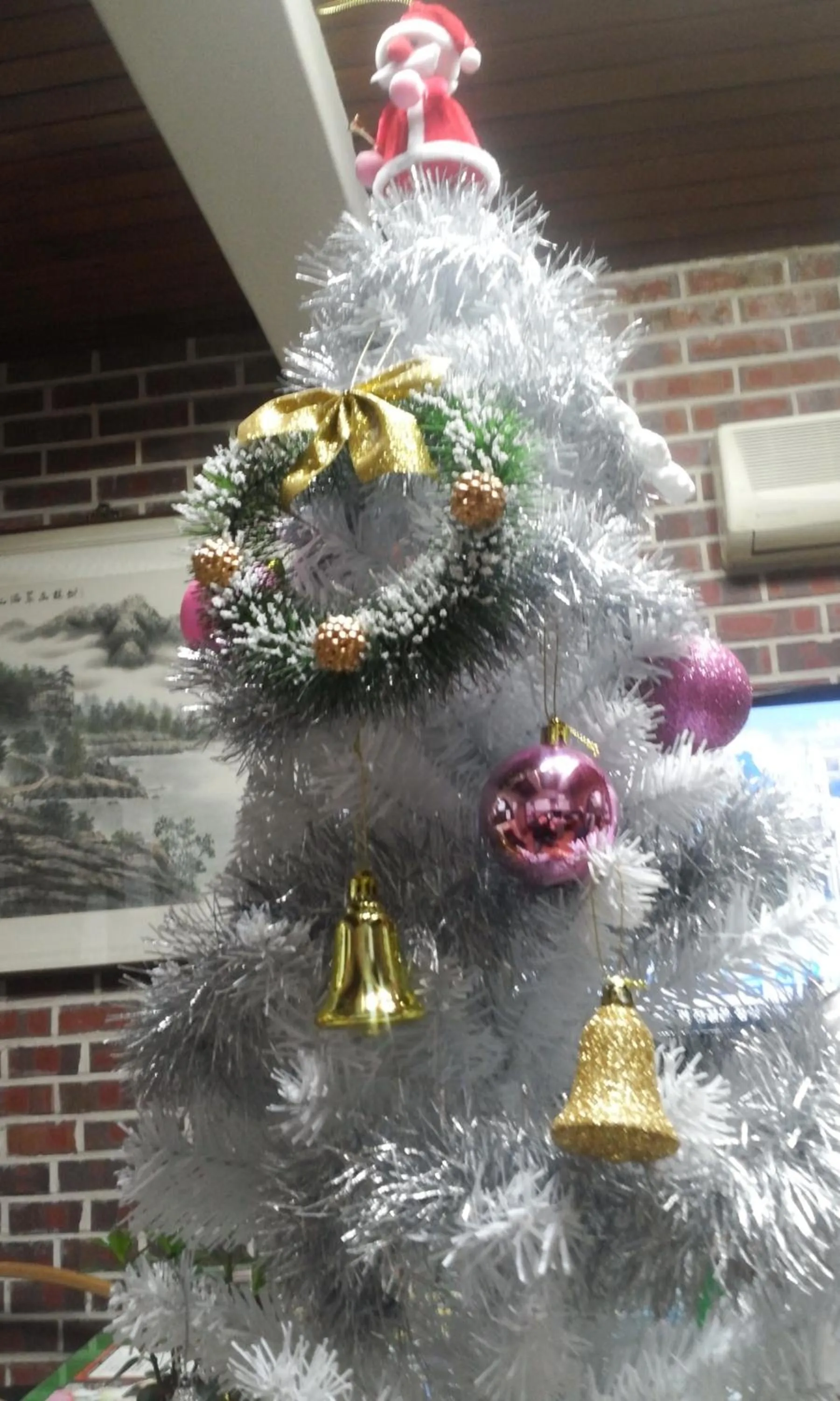 Decorative detail in OPPA Hostel Sinchon-Hongdae