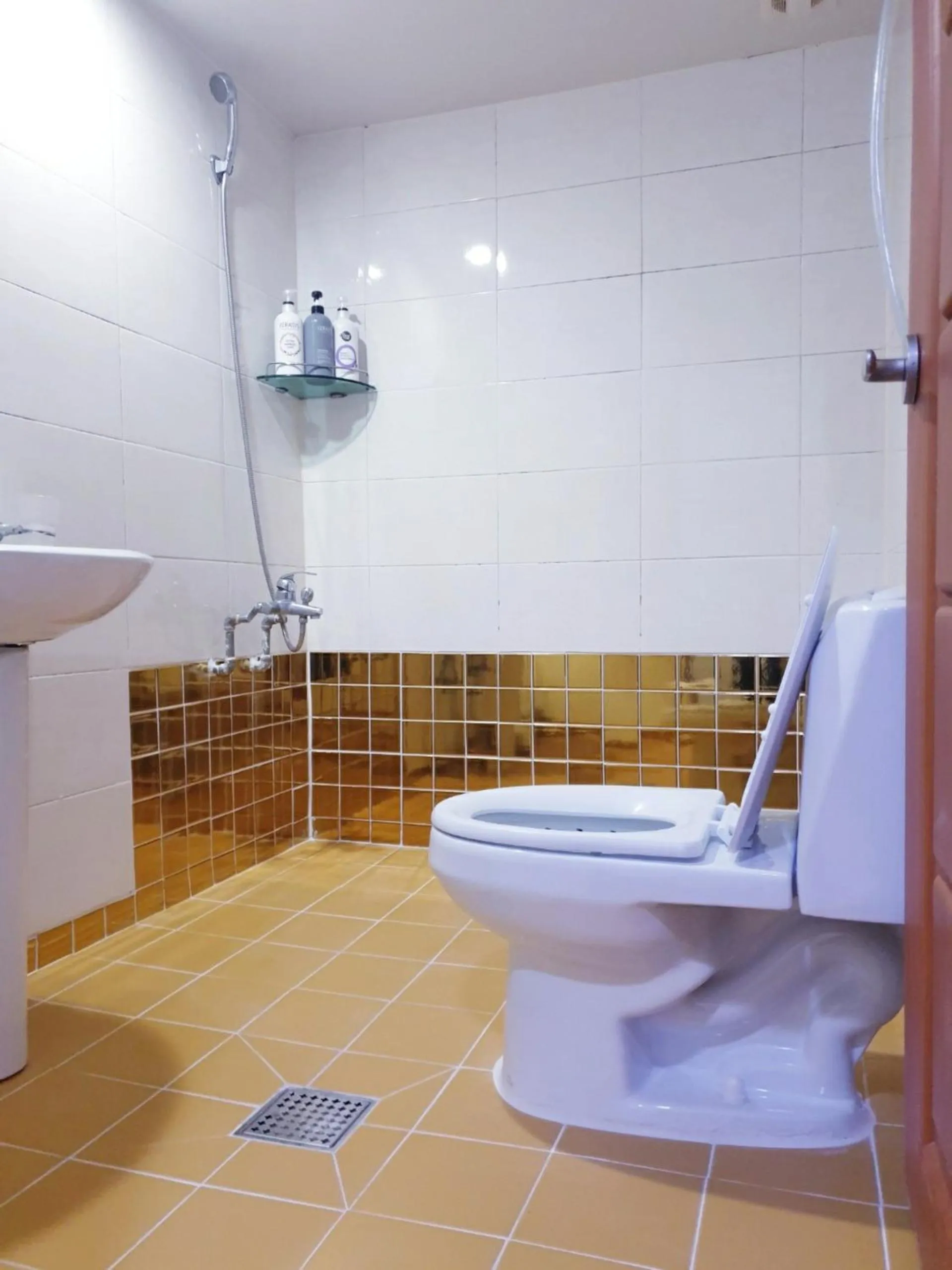 Bathroom in OPPA Hostel Sinchon-Hongdae