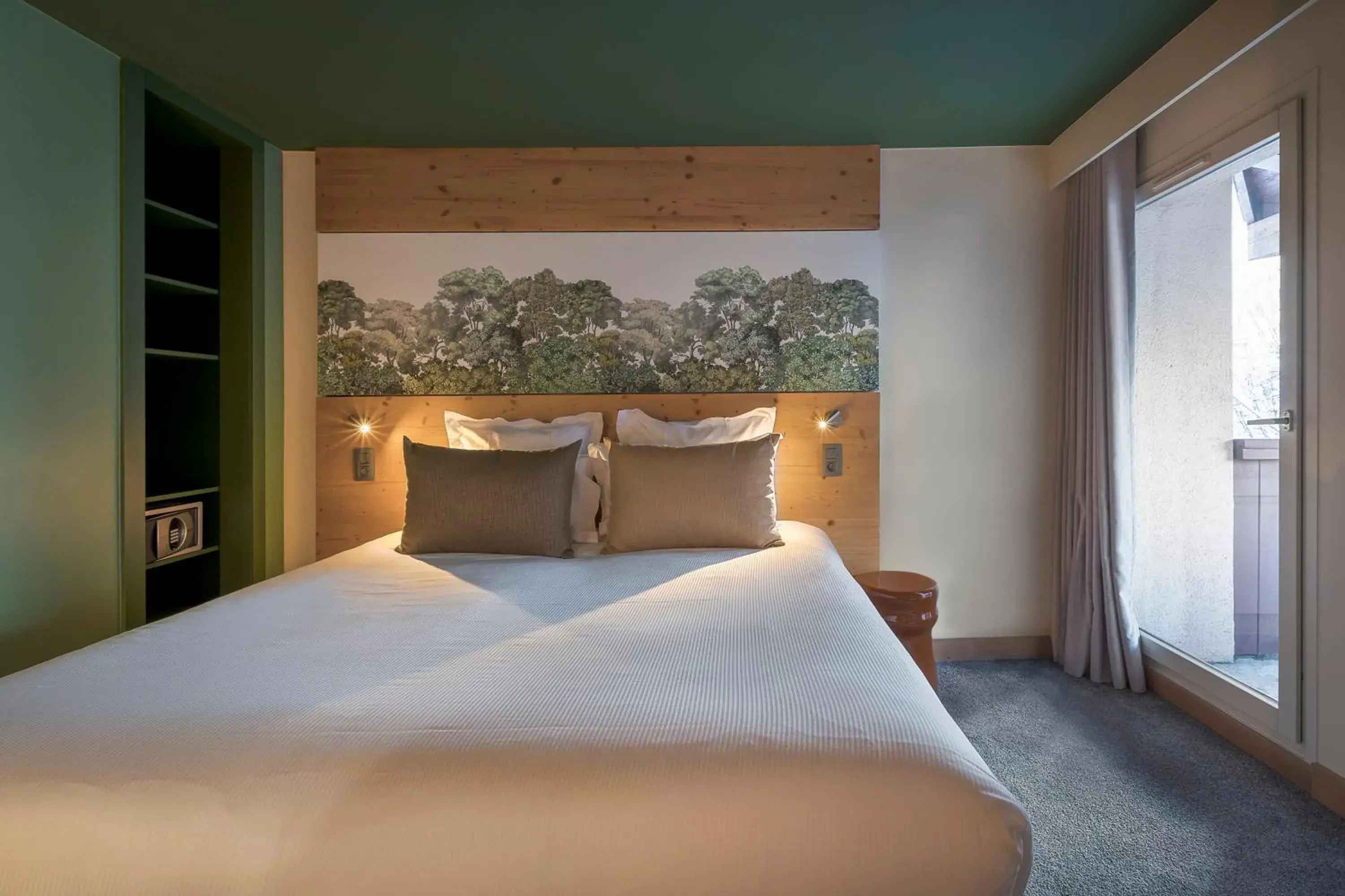 Bedroom, Bed in Lykke Hôtel & Spa Chamonix - ex Mercure Bedroom, Bed in Lykke Hôtel & Spa Chamonix - ex Mercure