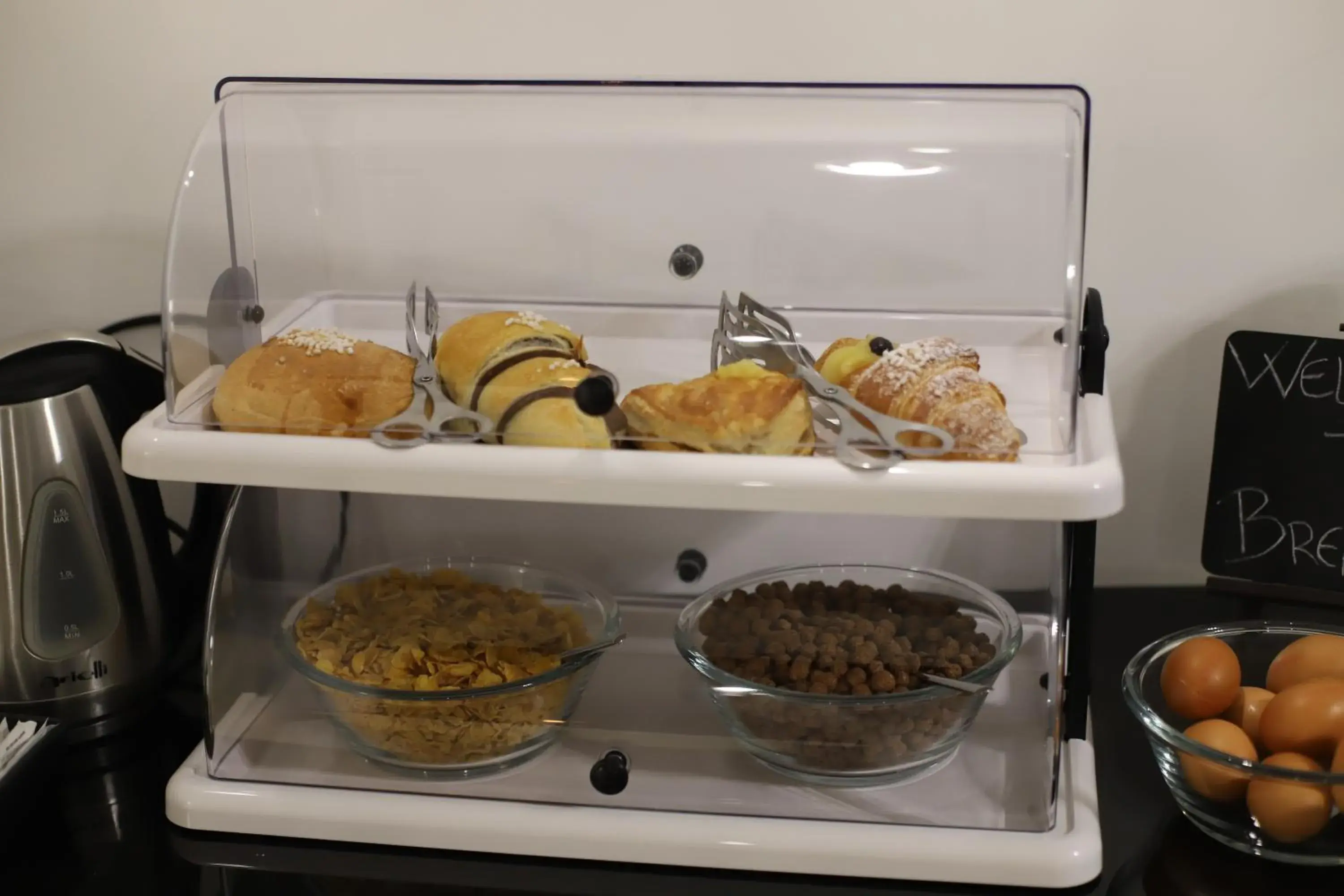 Breakfast in Mecla Suites Breakfast in Mecla Suites