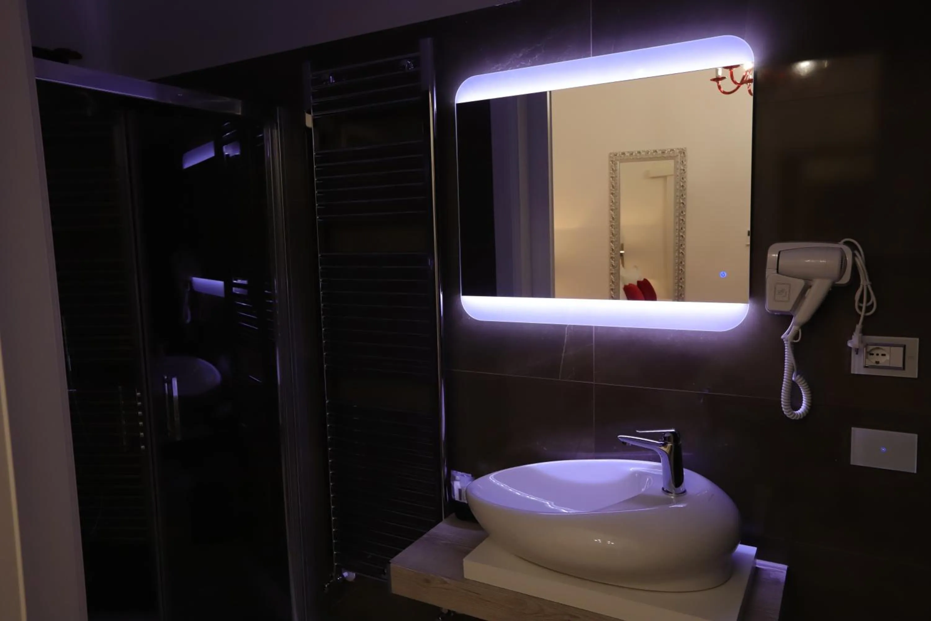 Bathroom in Mecla Suites