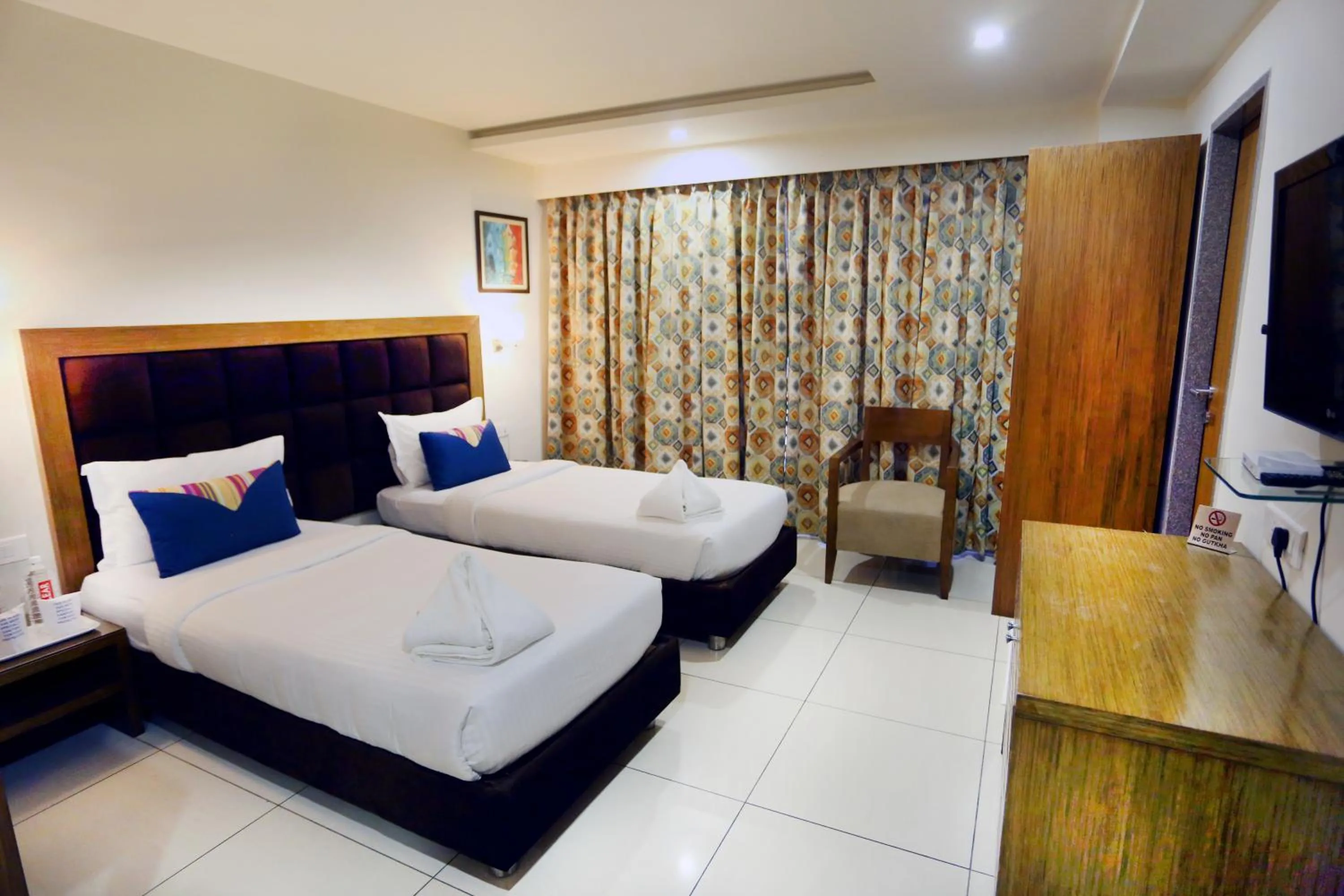 Photo of the whole room, Bed in The Park Residency