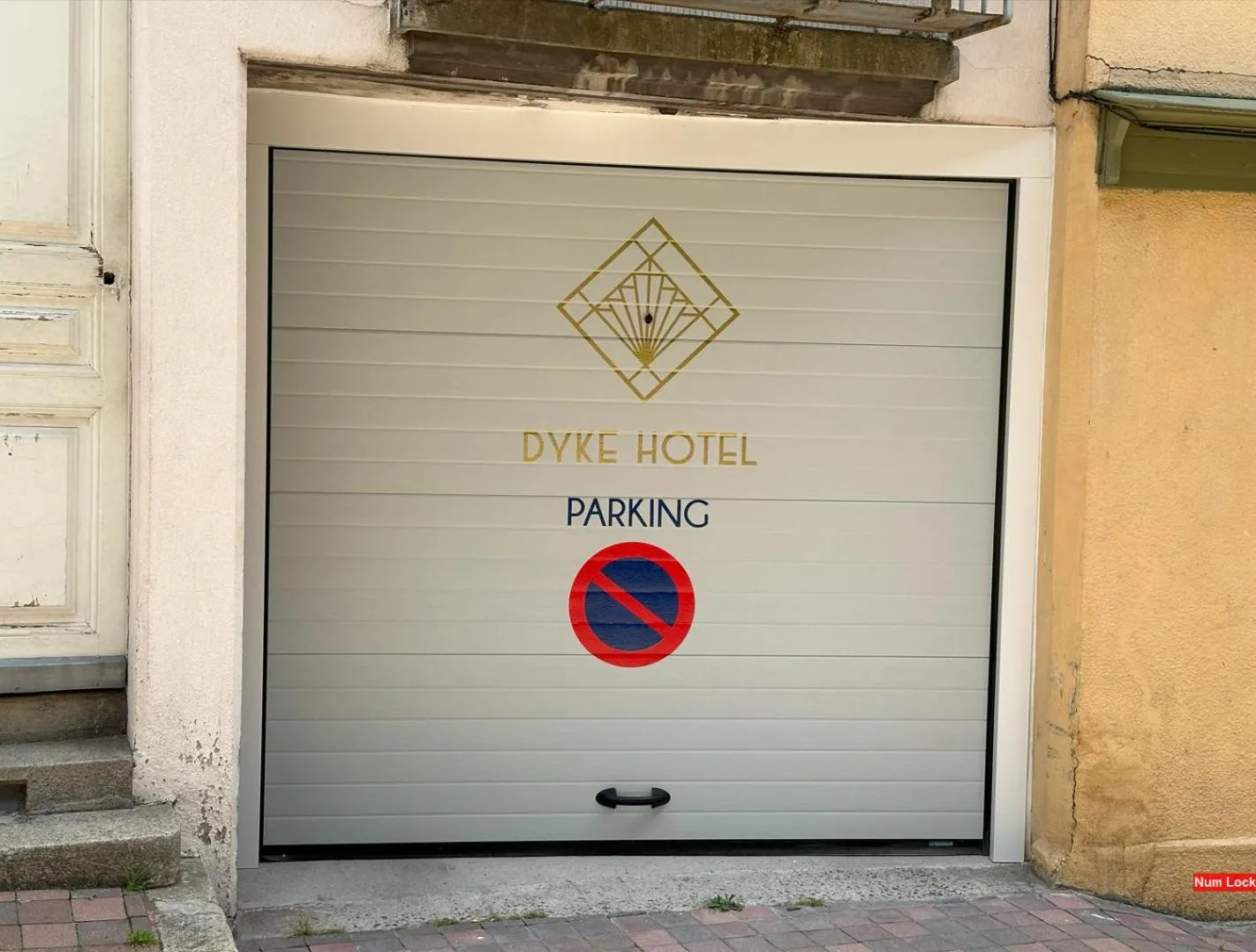 Parking in Dyke Hotel
