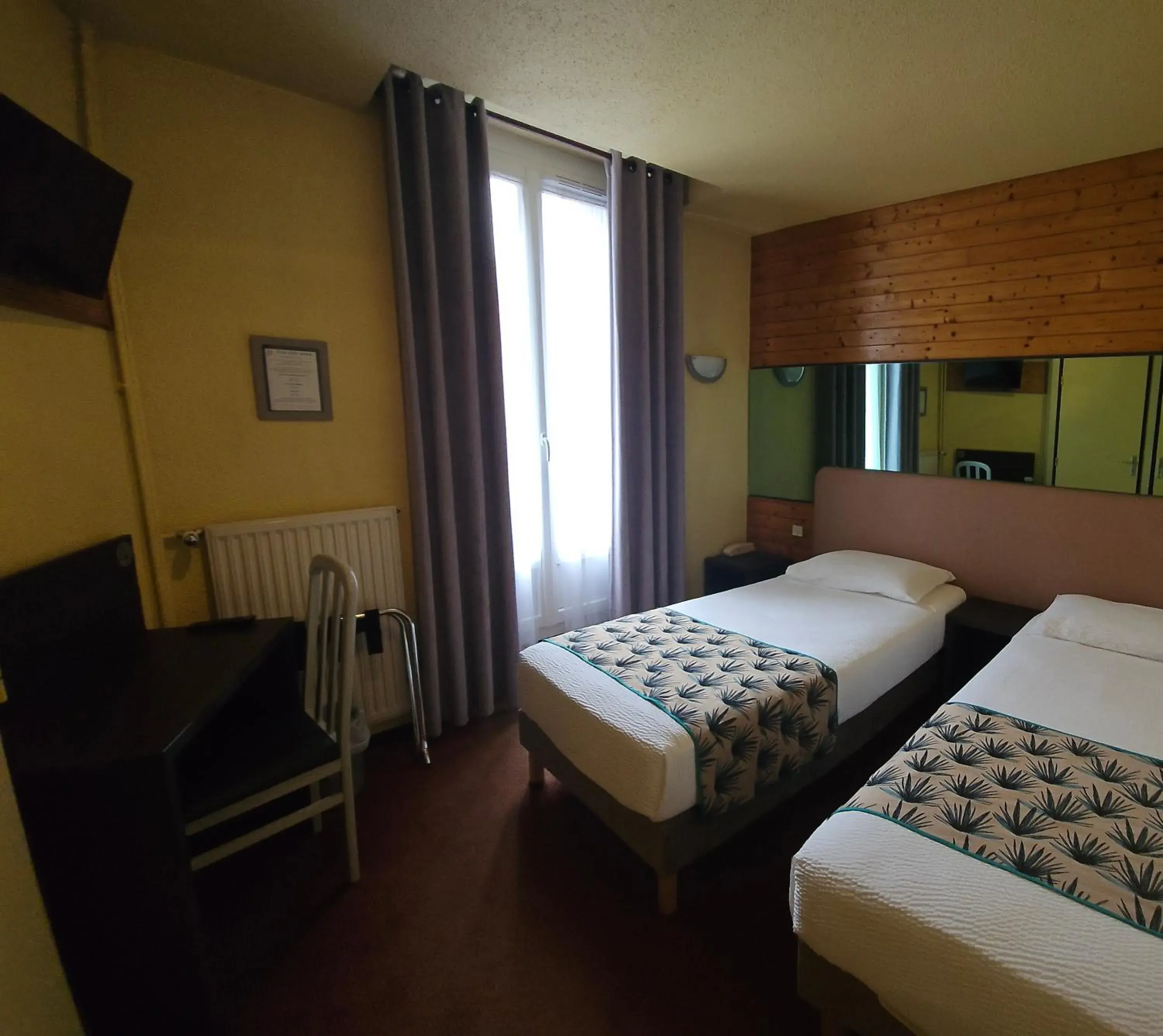 Economy Twin Room in Dyke Hotel Economy Twin Room in Dyke Hotel