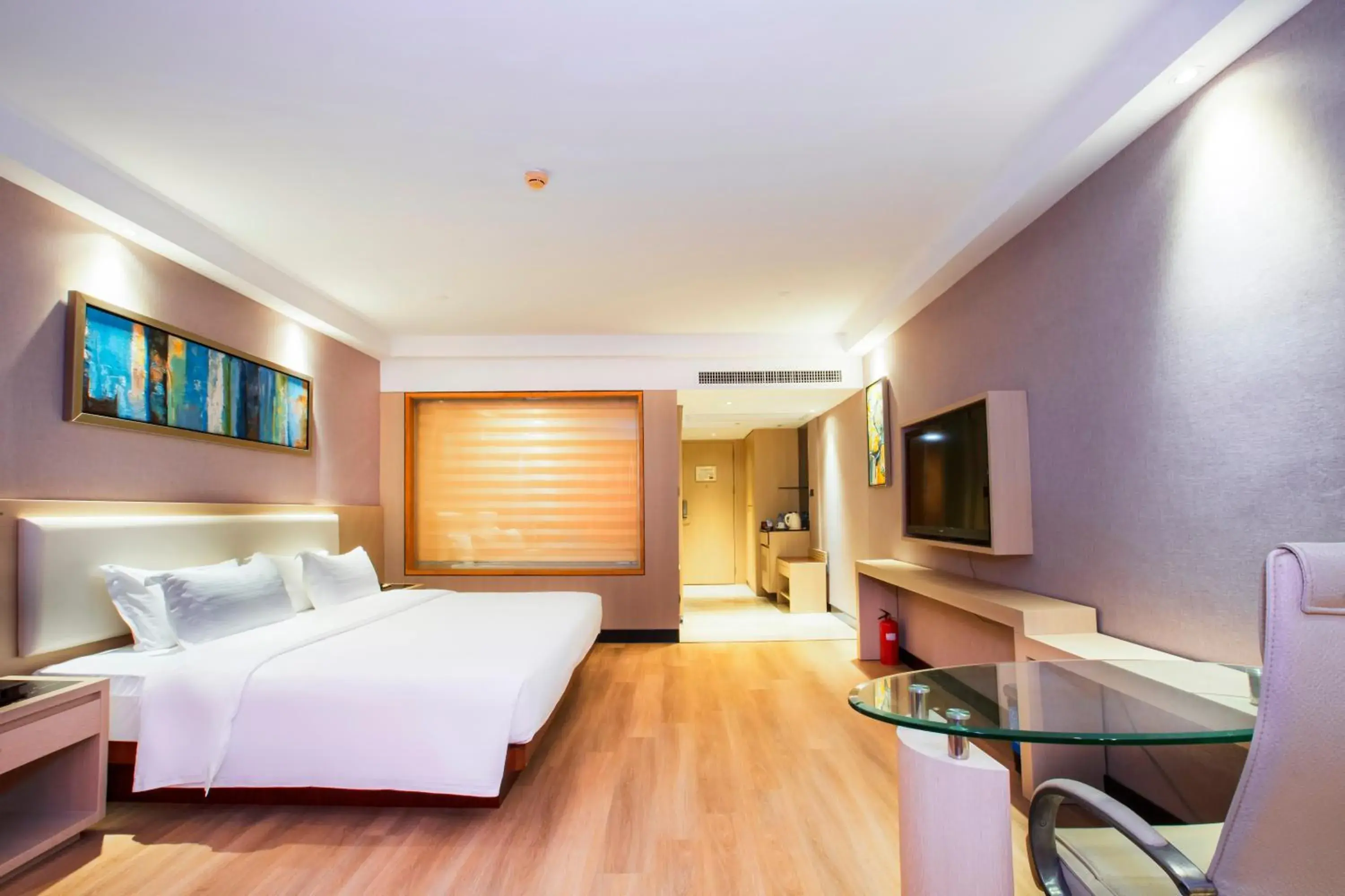 Bed, TV/Entertainment Center in Guangzhou Ming Yue Hotel