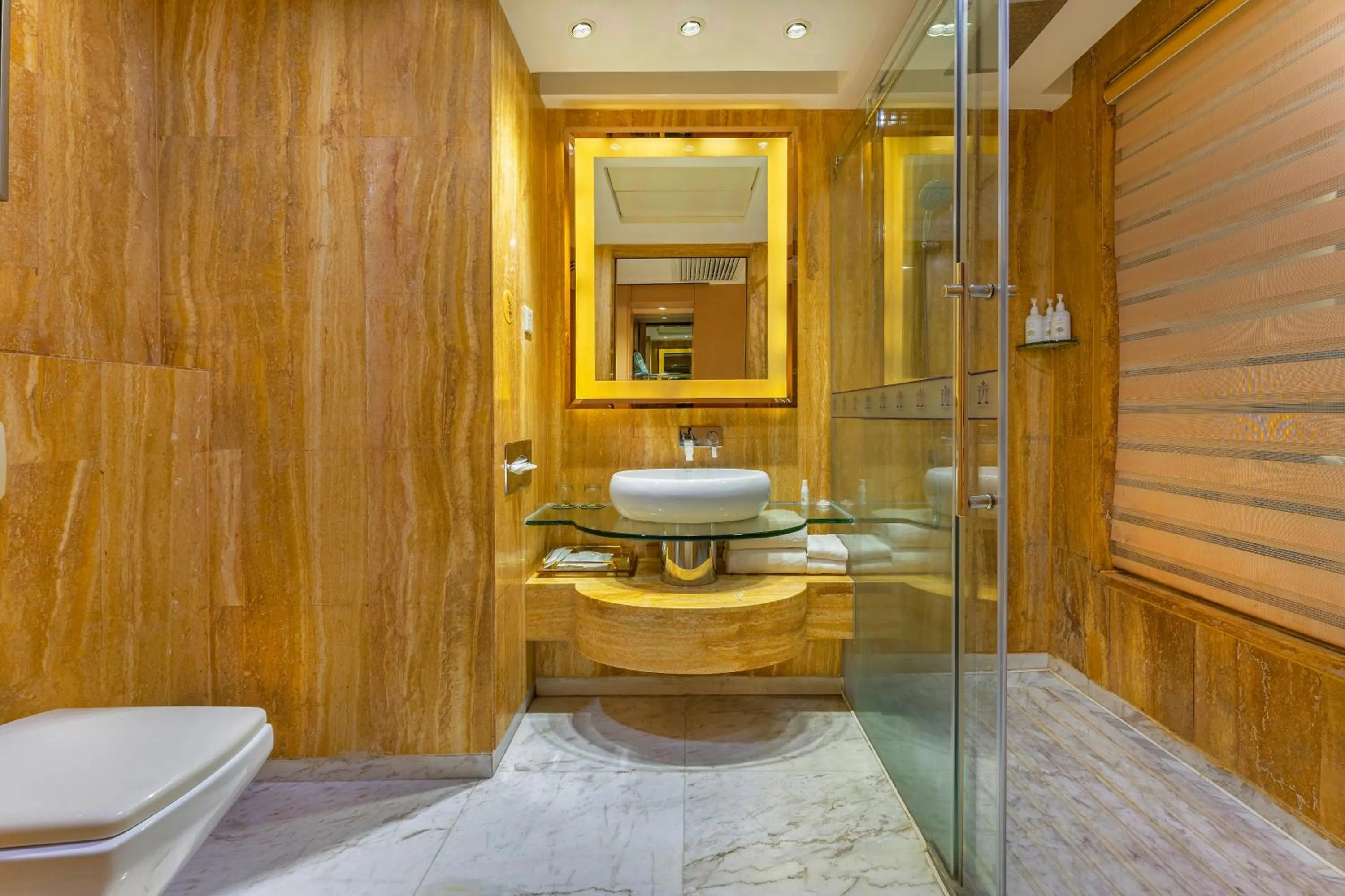 Shower in Guangzhou Ming Yue Hotel