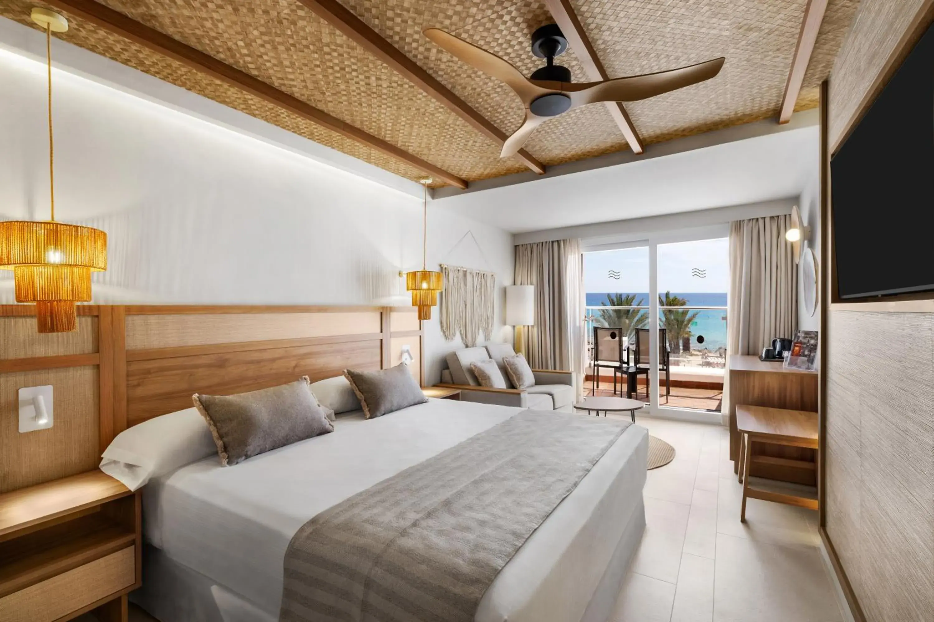 Bed in Hotel Riu Palace La Mola Bed in Hotel Riu Palace La Mola