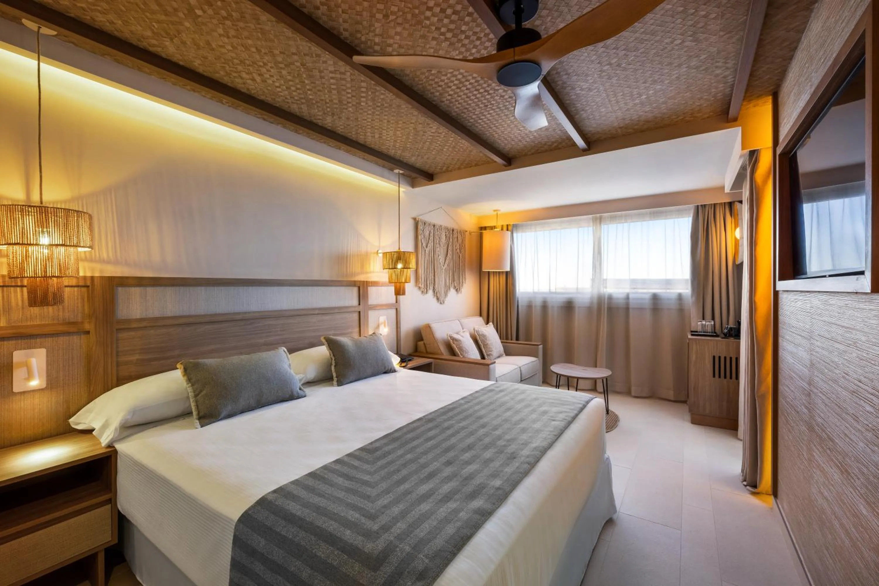 Bedroom, Bed in Hotel Riu Palace La Mola