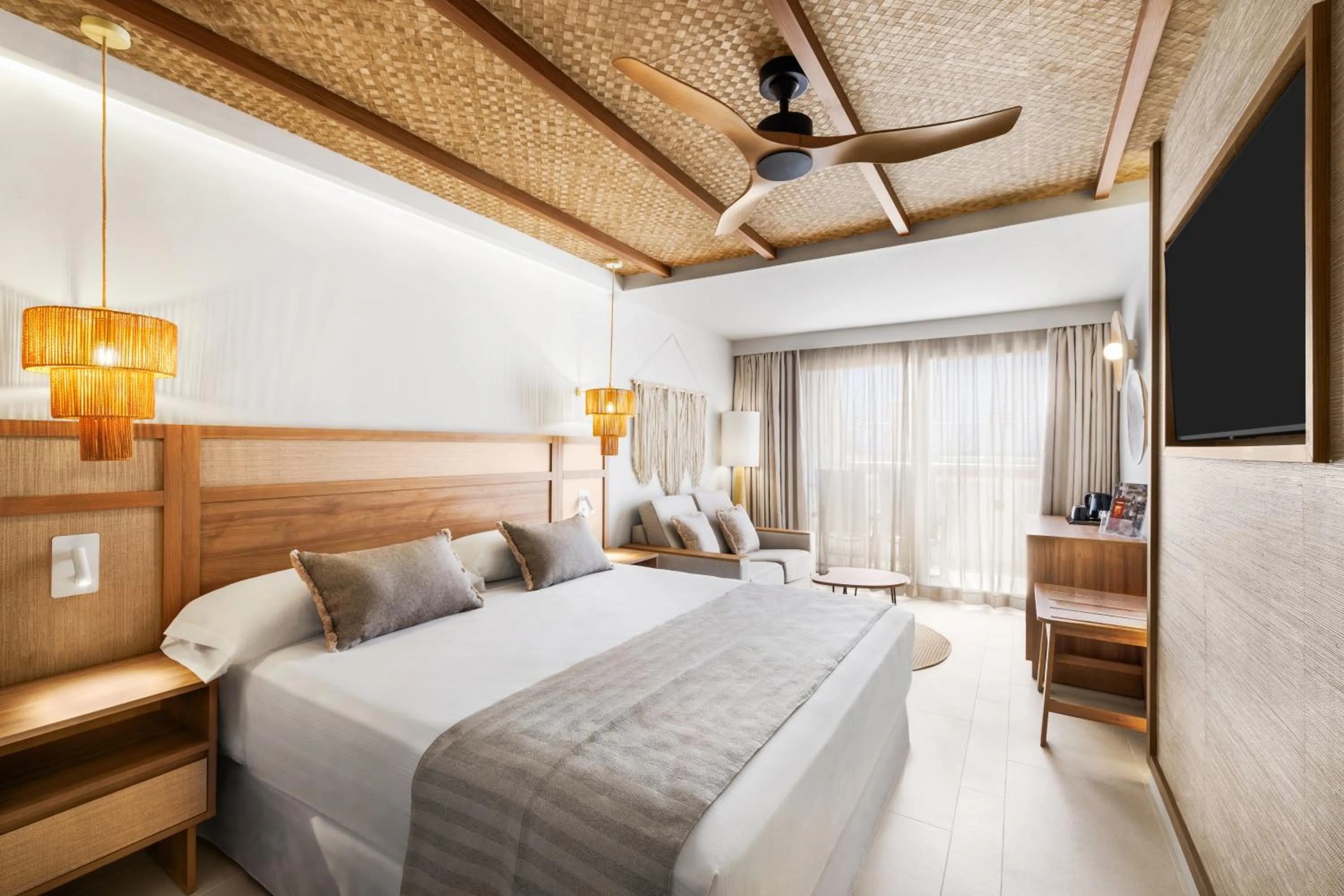 Bed in Hotel Riu Palace La Mola