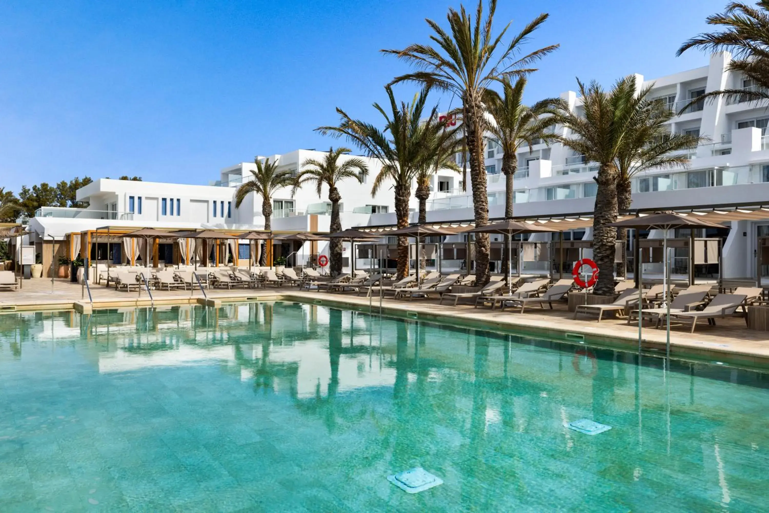 Swimming pool in Hotel Riu Palace La Mola Swimming pool in Hotel Riu Palace La Mola