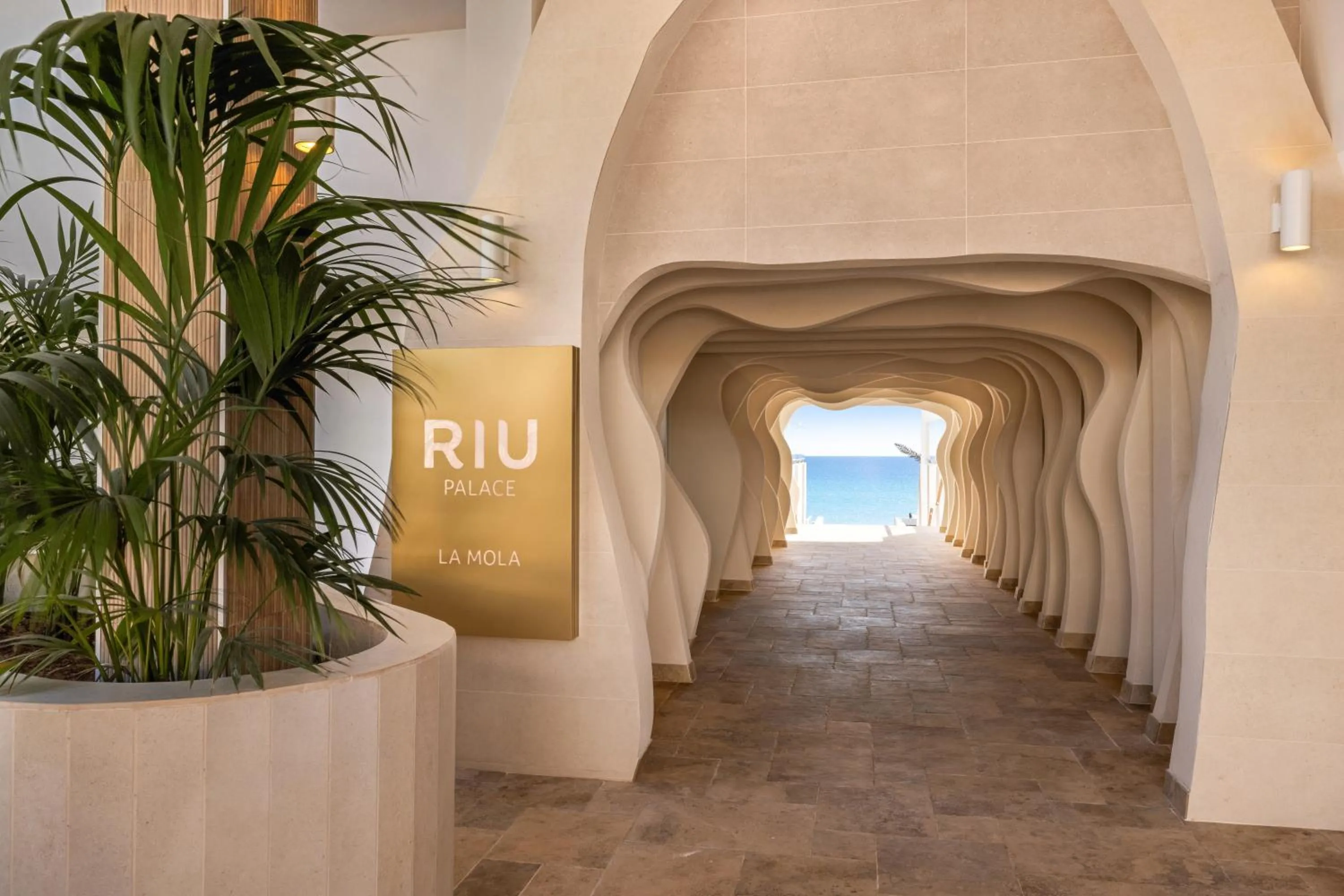 Property building in Hotel Riu Palace La Mola