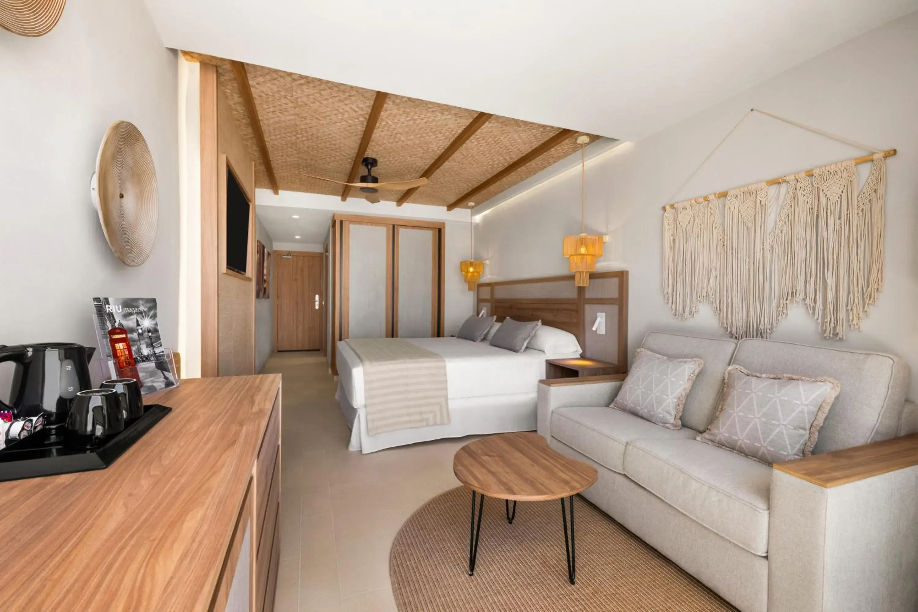 Bed in Hotel Riu Palace La Mola Bed in Hotel Riu Palace La Mola