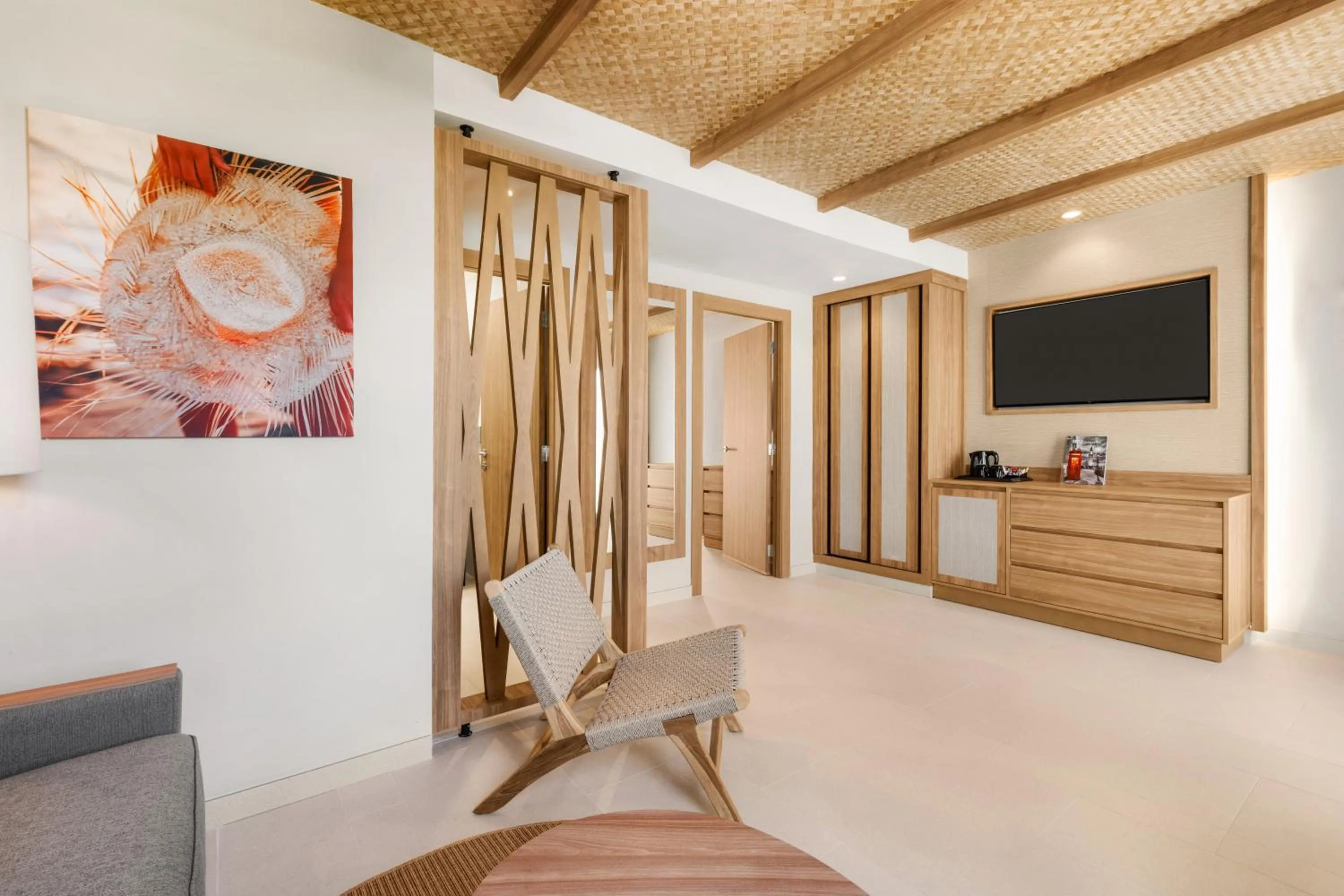 TV and multimedia in Hotel Riu Palace La Mola