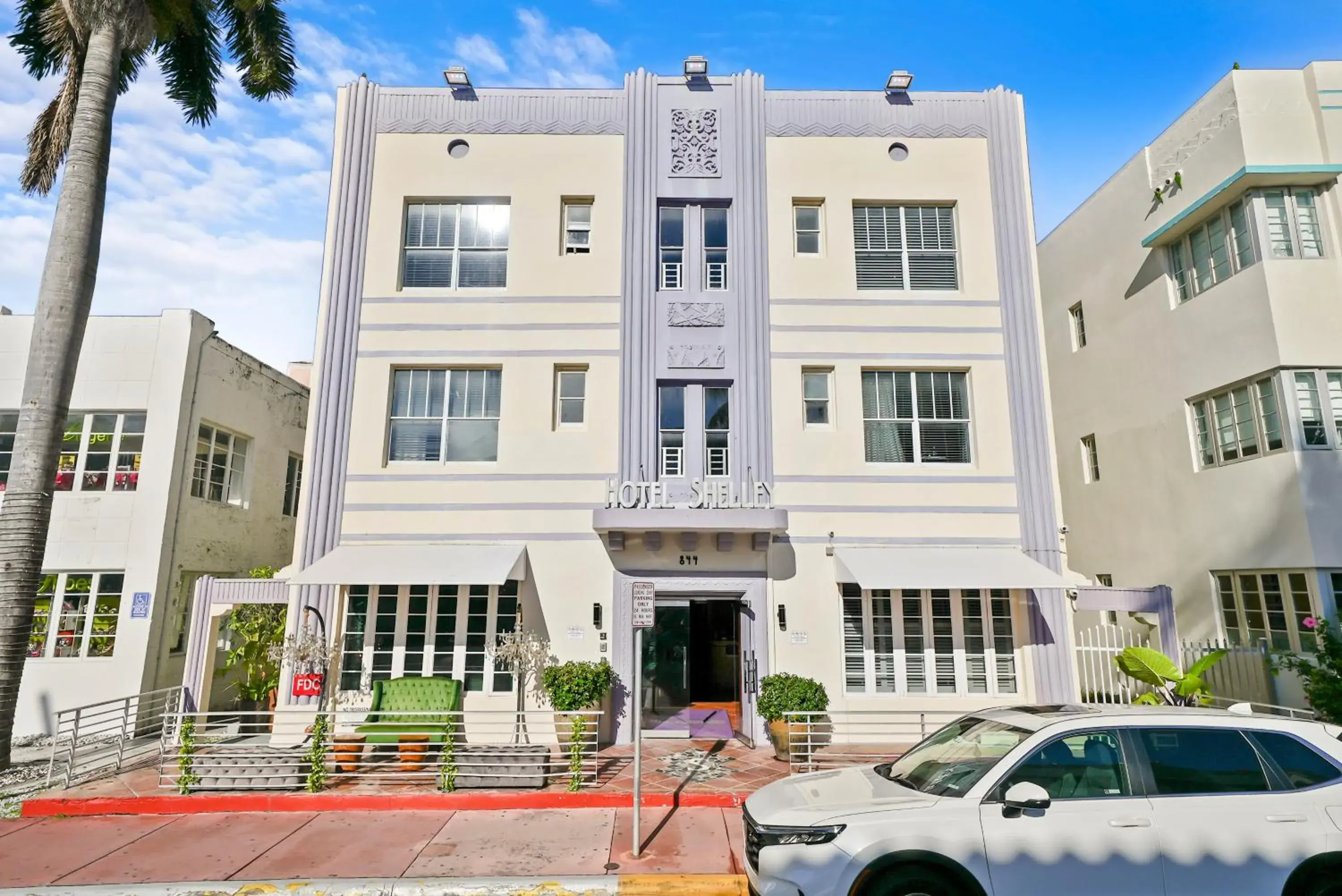 Property building in Shelley Hotel Property building in Shelley Hotel