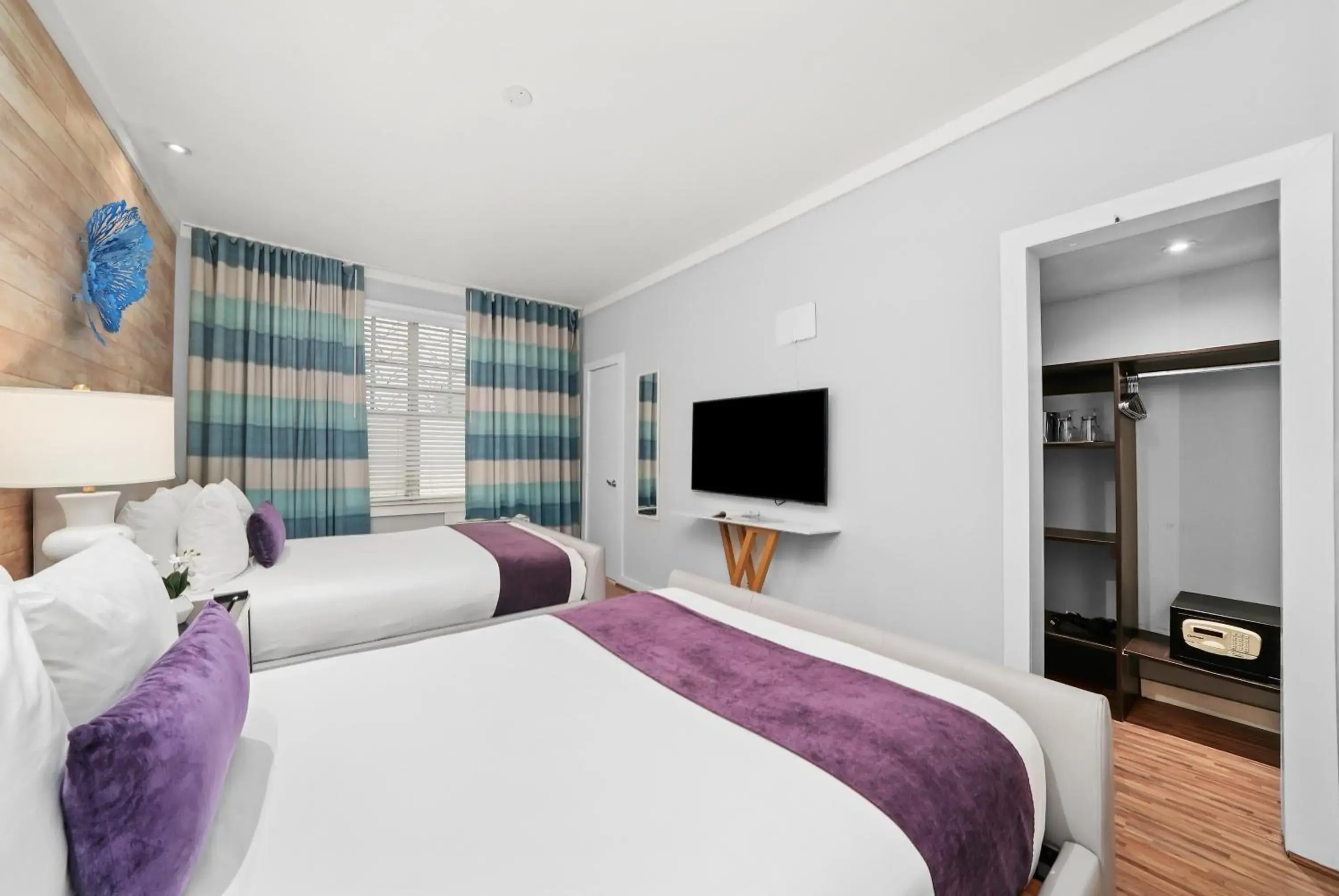 Standard Double Queen Room in Shelley Hotel Standard Double Queen Room in Shelley Hotel