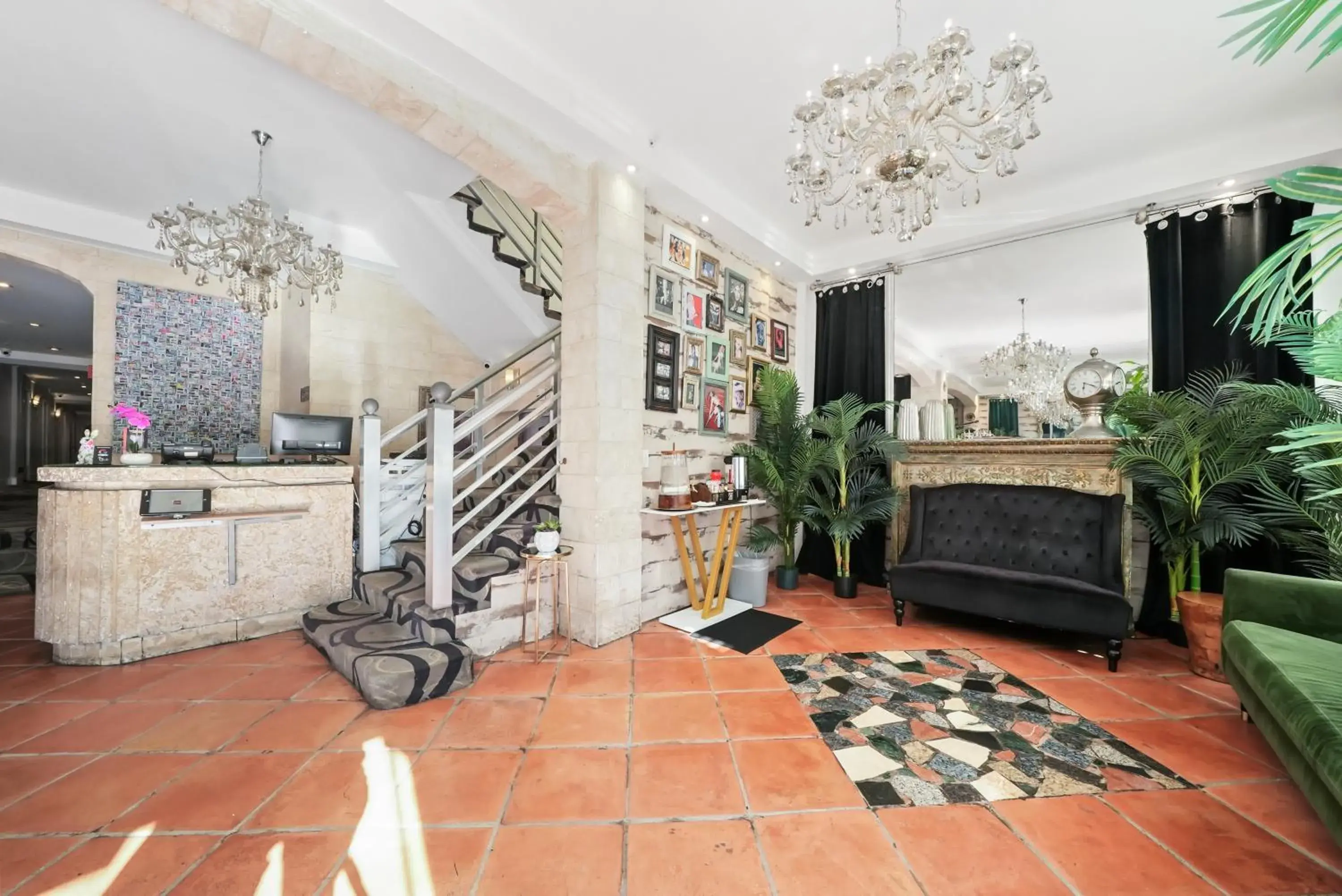 Lobby or reception in Shelley Hotel Lobby or reception in Shelley Hotel