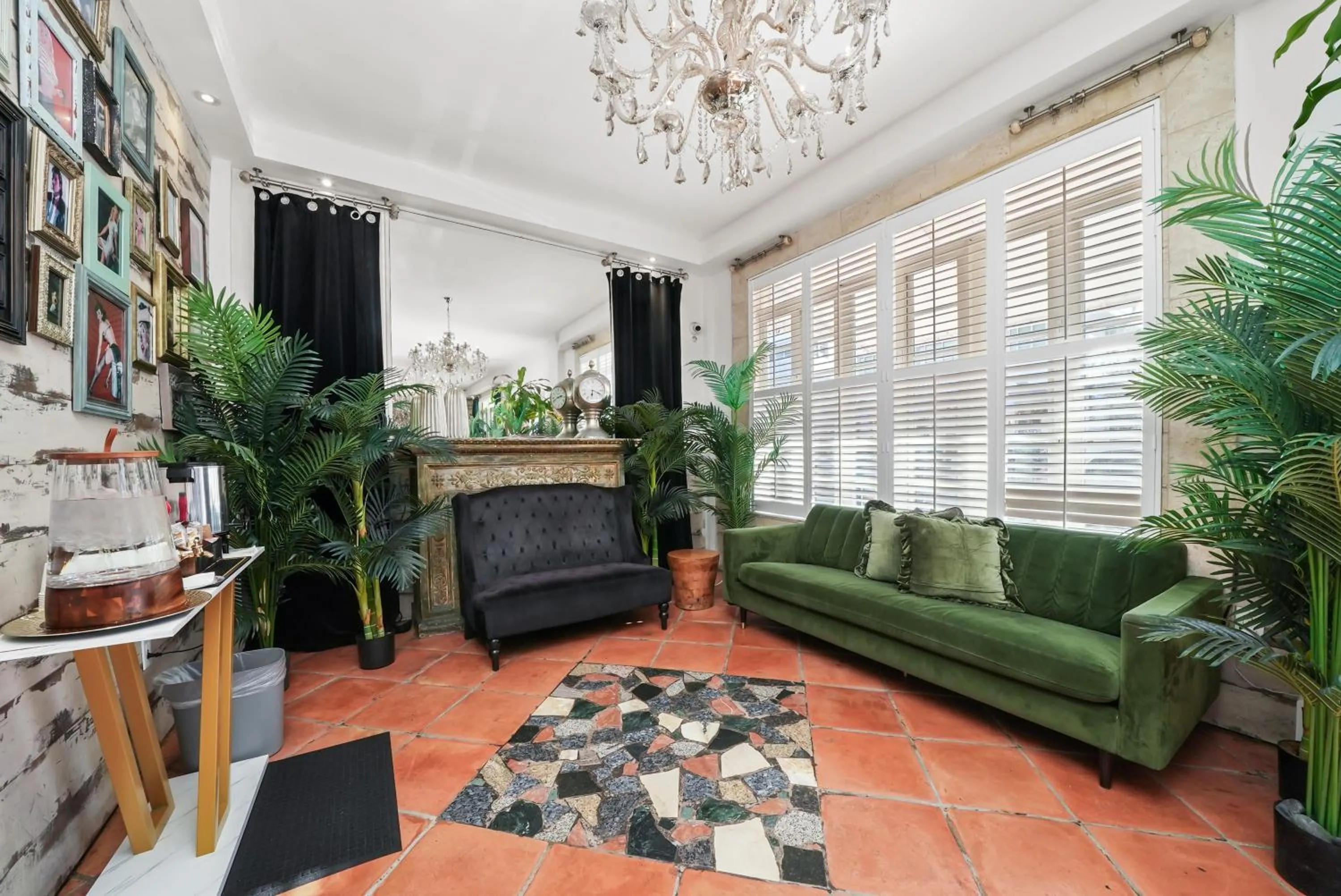 Lobby or reception in Shelley Hotel