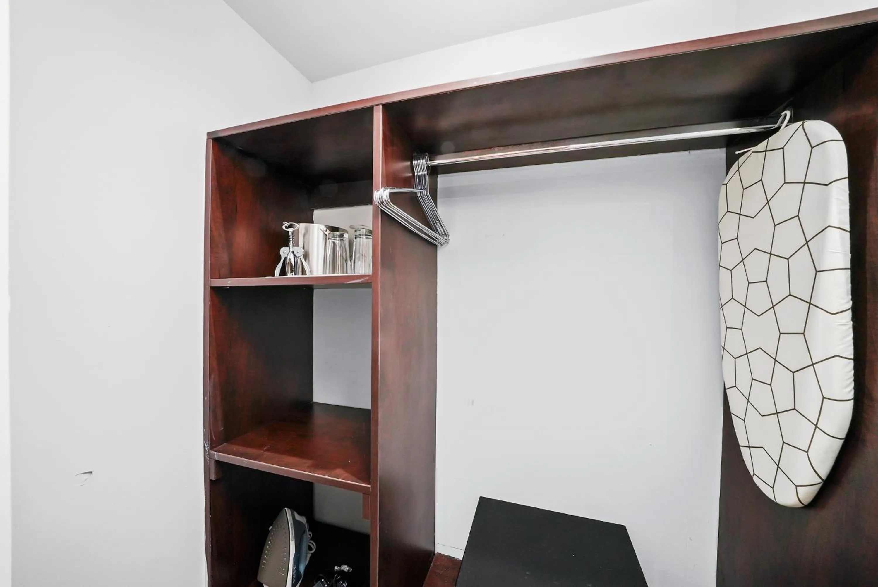 wardrobe in Shelley Hotel