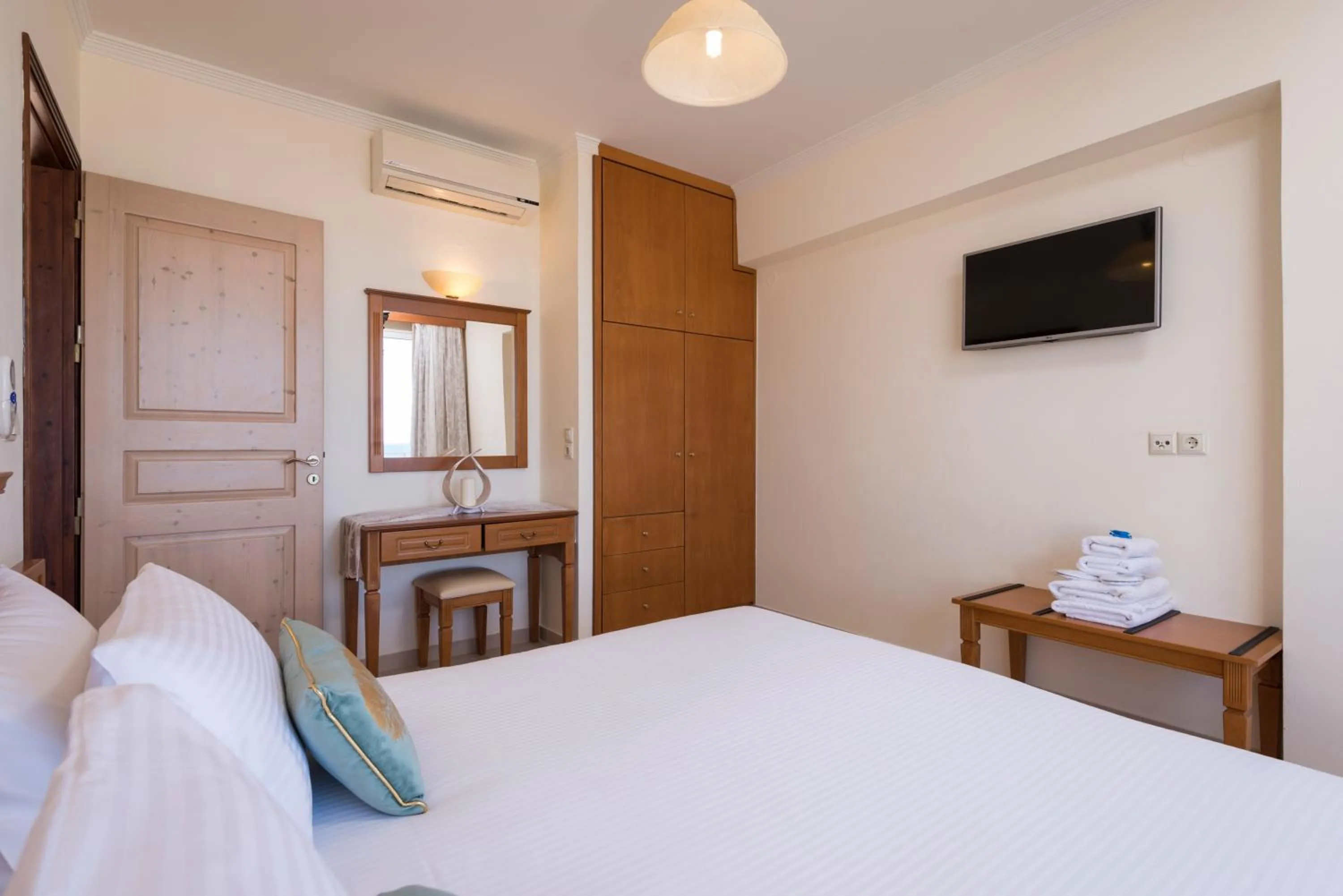 Bed in Hermes Sea View