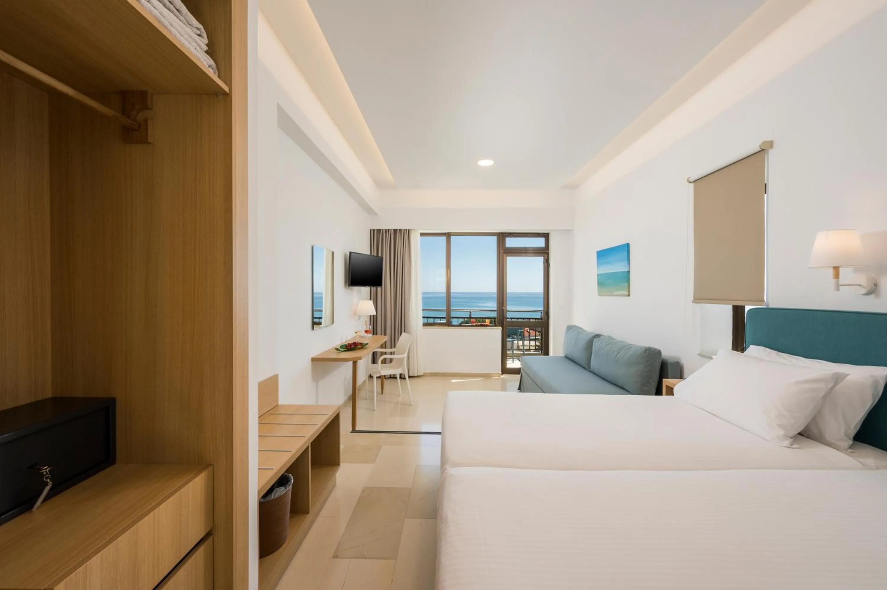 Sea view, Bed in Hermes Sea View