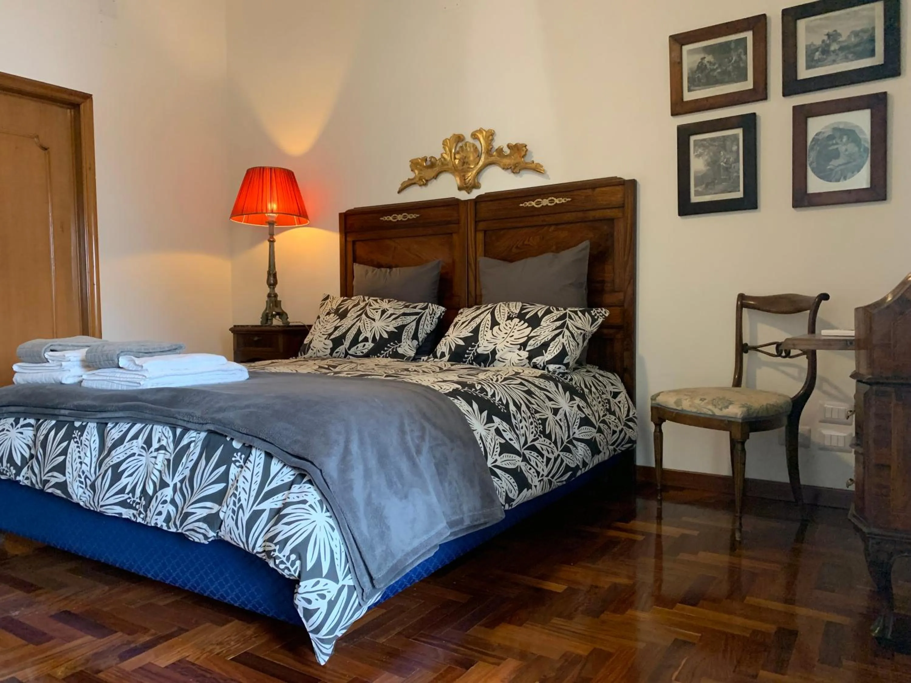 Photo of the whole room, Bed in La Casa di Emanuella - Rooms & International Suites