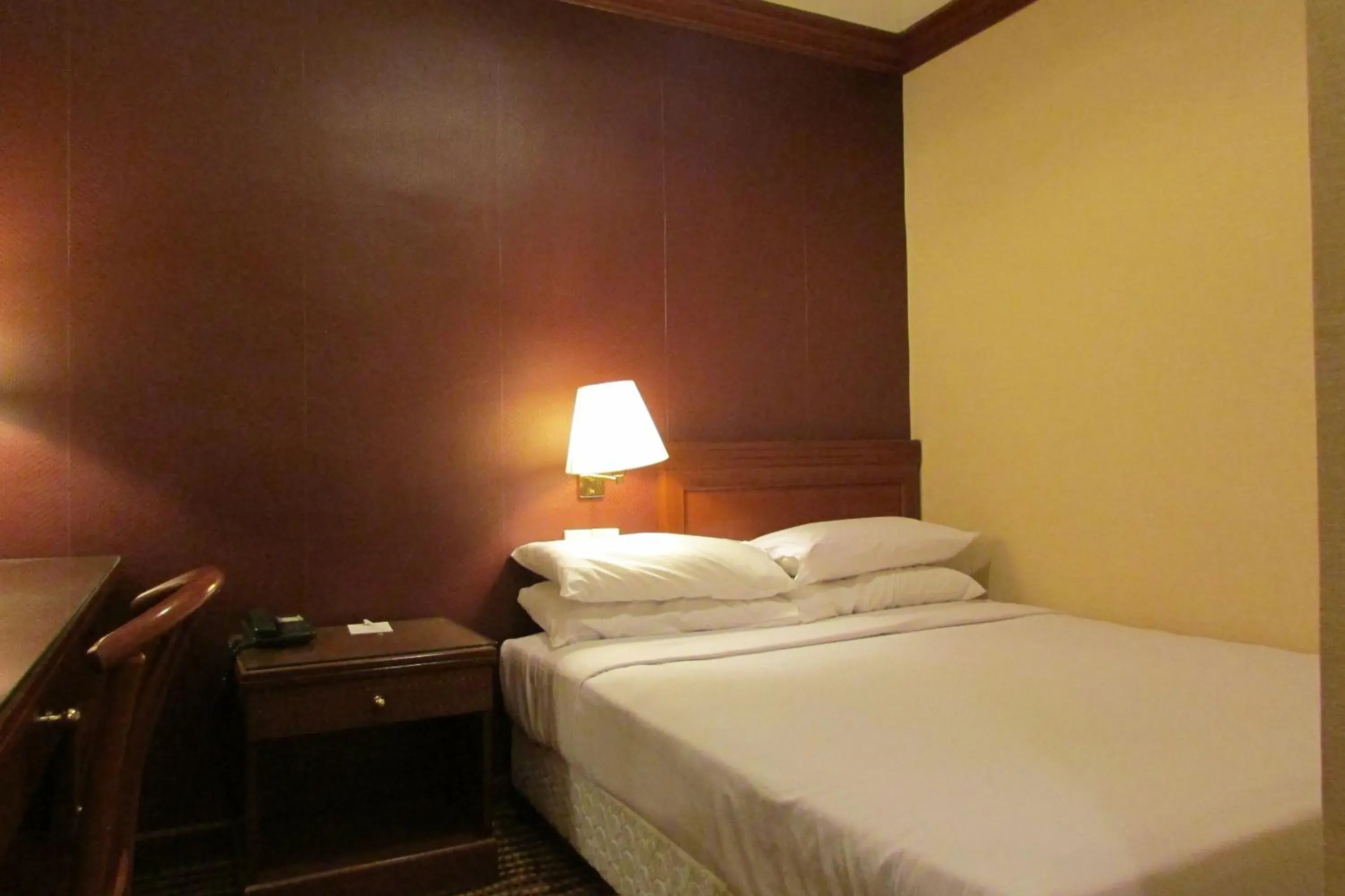 Photo of the whole room, Bed in Oxford Hotel Photo of the whole room, Bed in Oxford Hotel