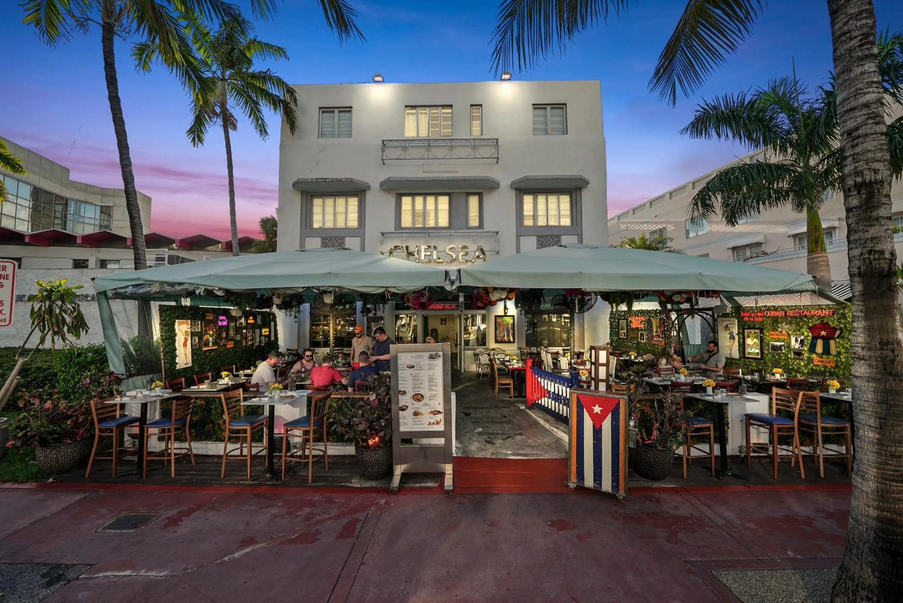 Restaurant/places to eat in Hotel Chelsea