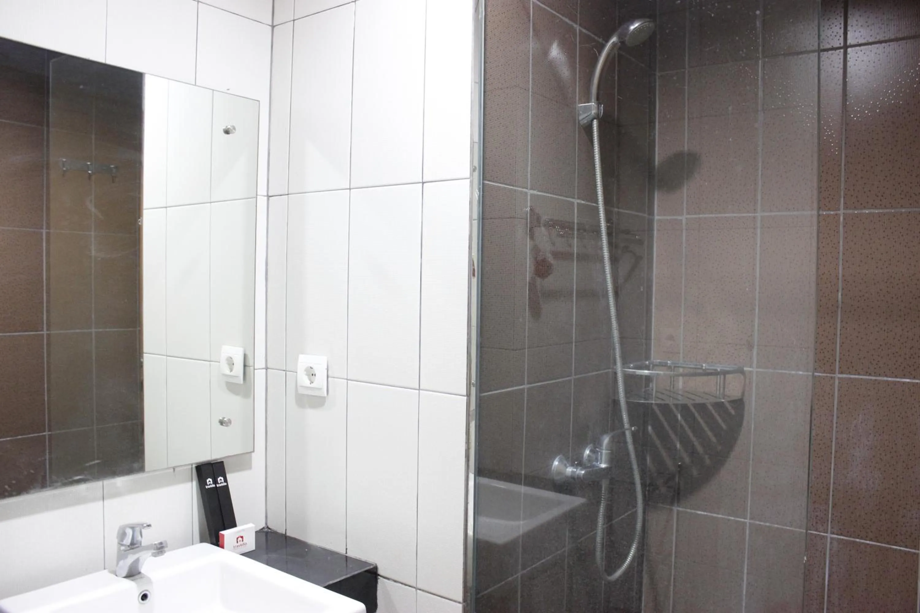 Bathroom in Stylish 1BR near ITB University at Dago Suites Apartment By Travelio