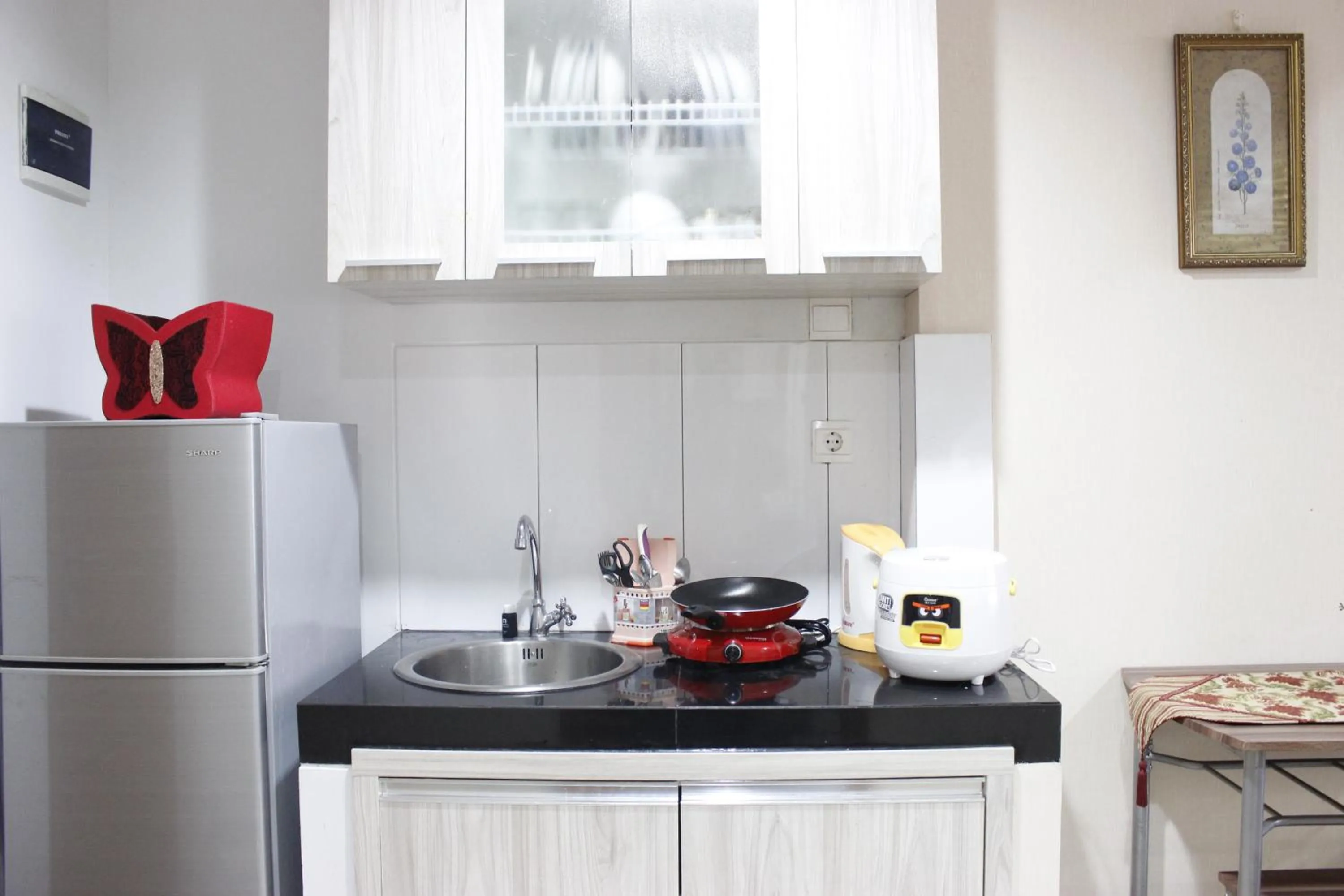 Kitchen or kitchenette in Stylish 1BR near ITB University at Dago Suites Apartment By Travelio