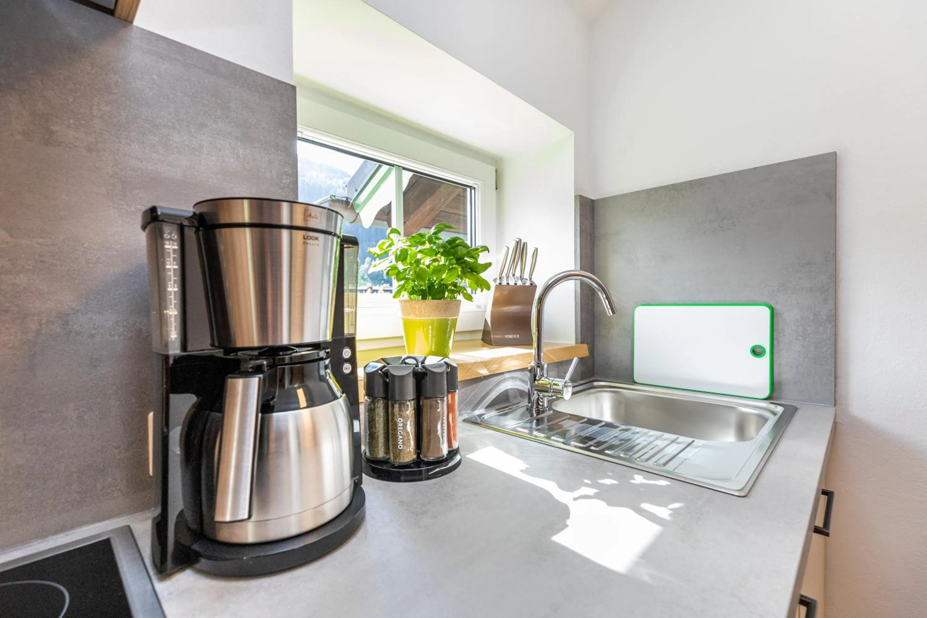 Coffee/tea facilities in Frühstückspension Klinglhub