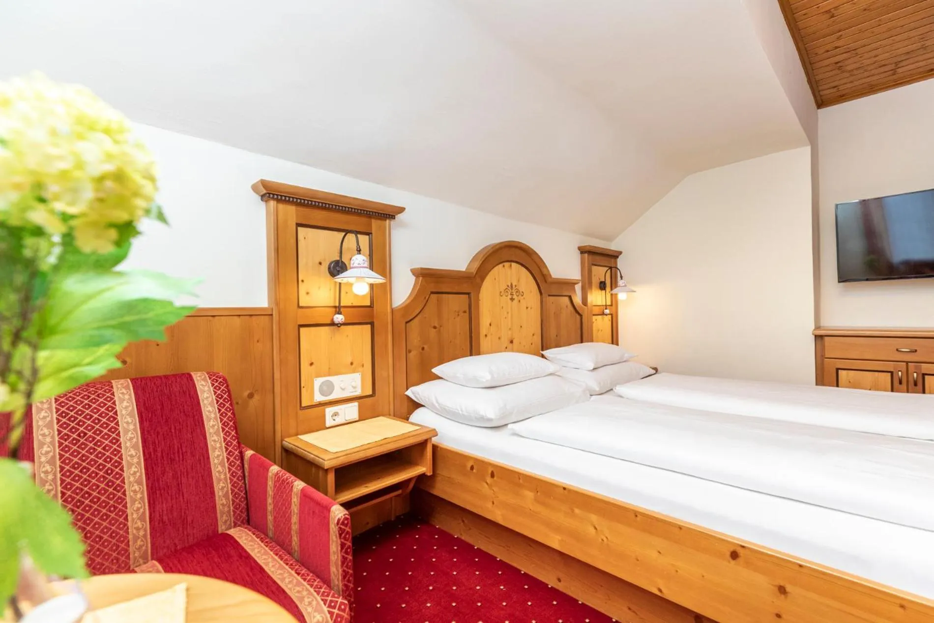 Photo of the whole room, Bed in Frühstückspension Klinglhub