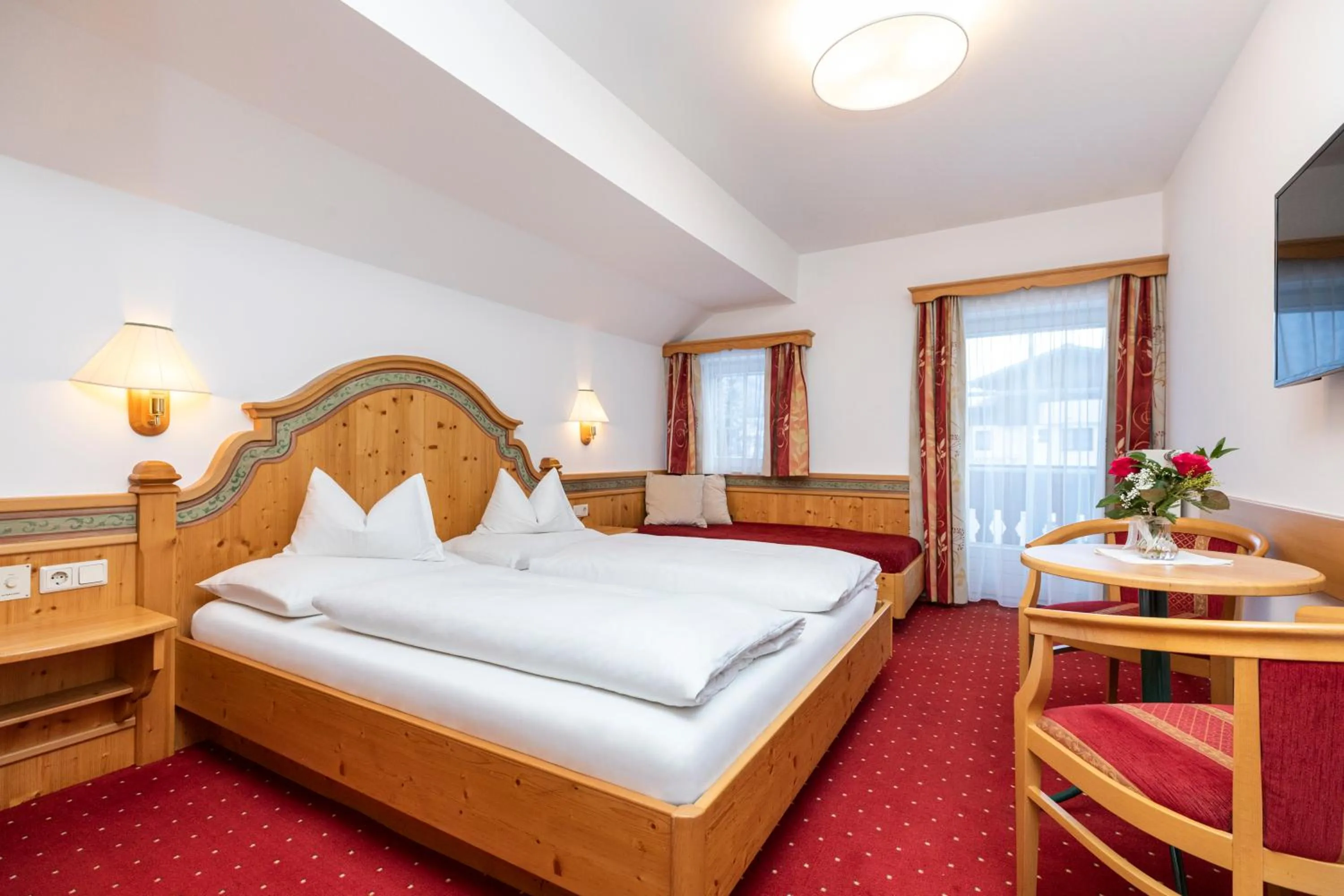 Photo of the whole room, Bed in Frühstückspension Klinglhub