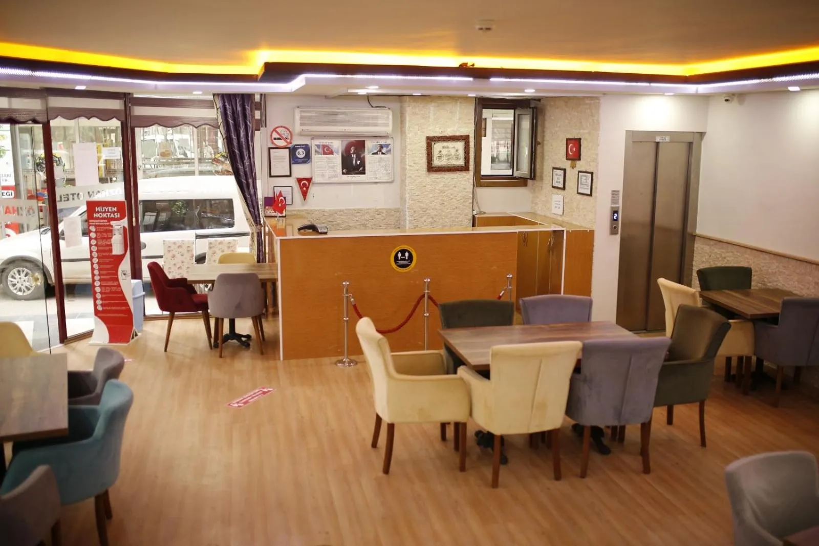 Lobby or reception in Özhan Hotel