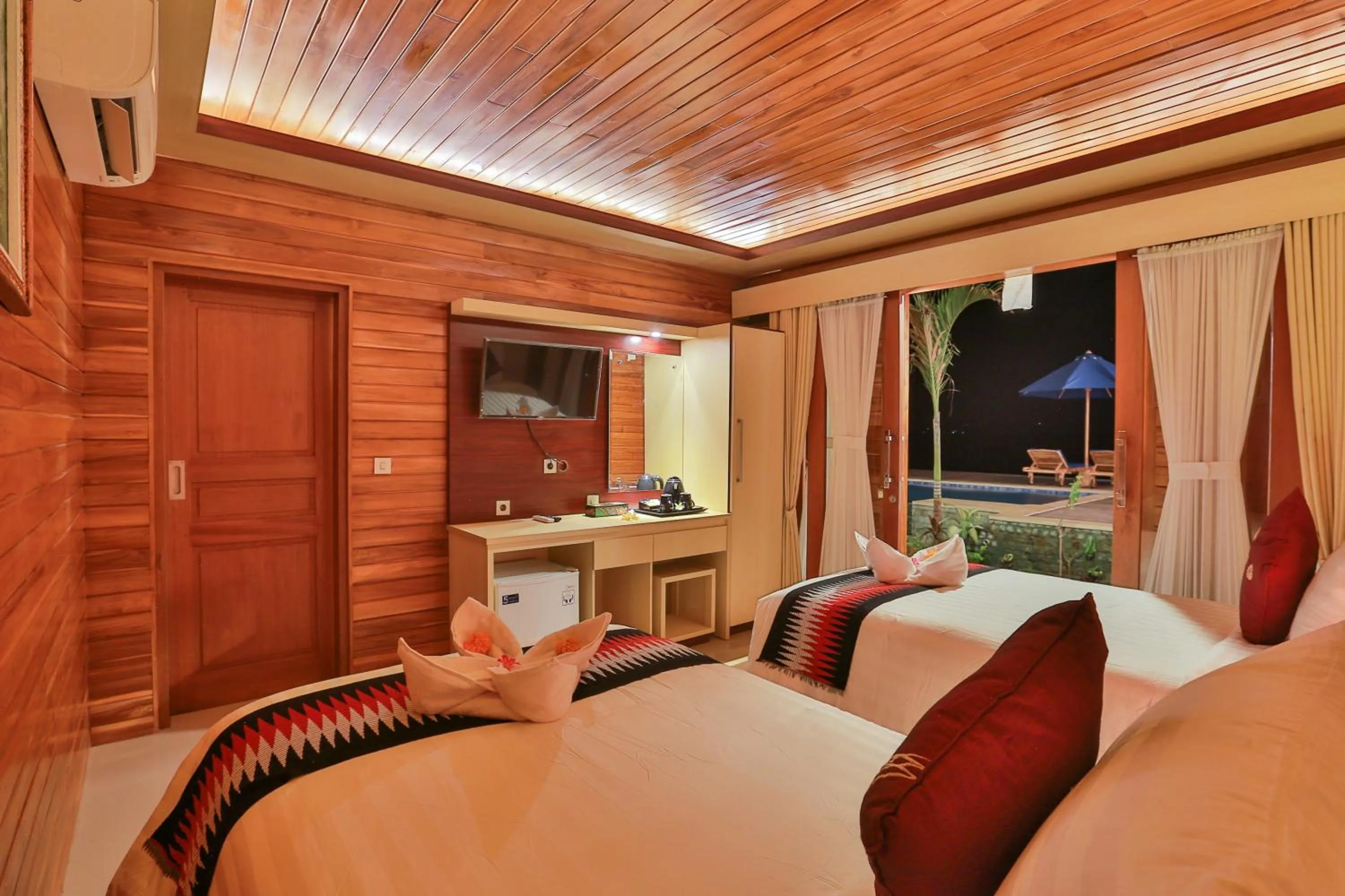 Bed in Sunrise Cottage