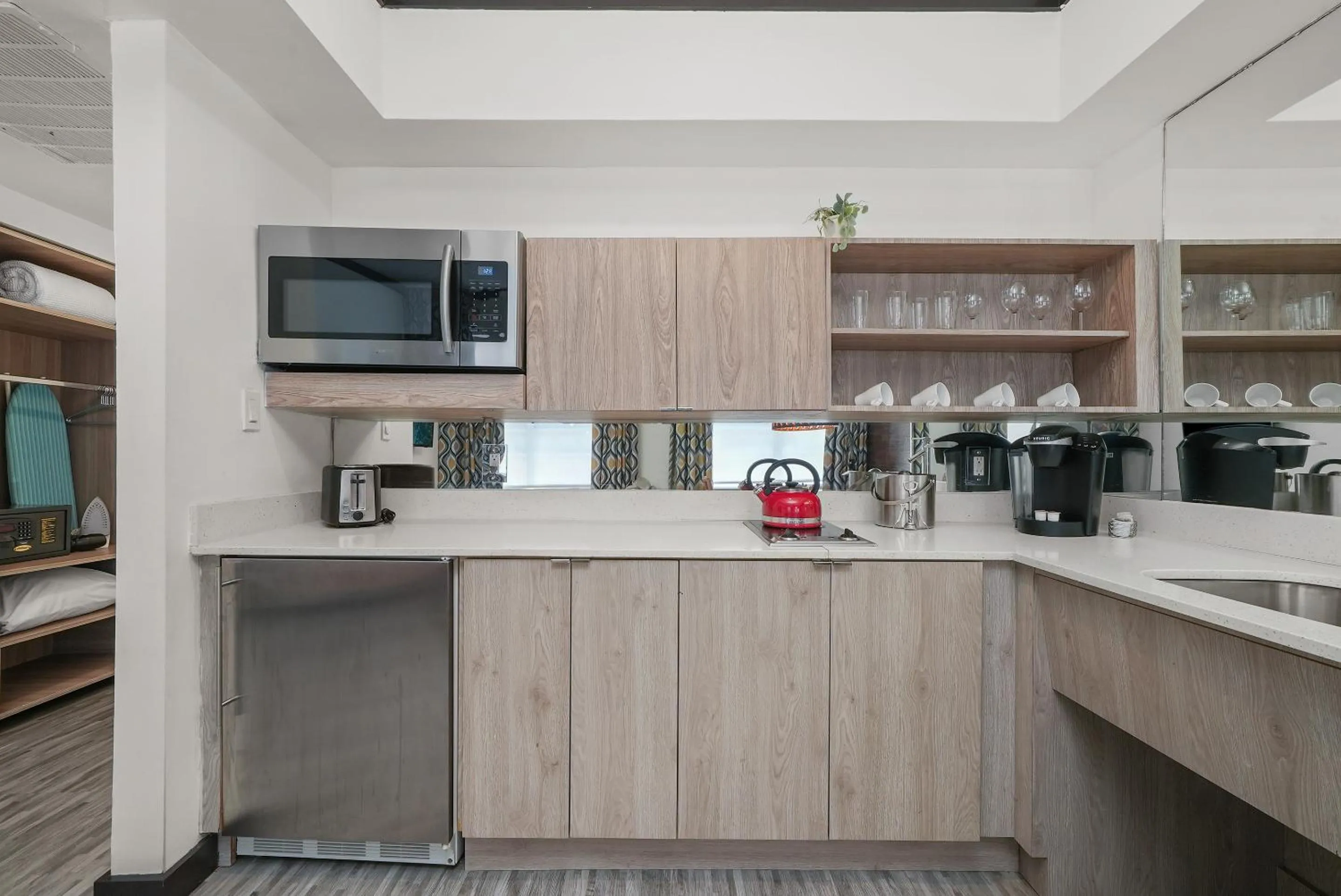 Coffee/tea facilities in Metropole Suites South Beach