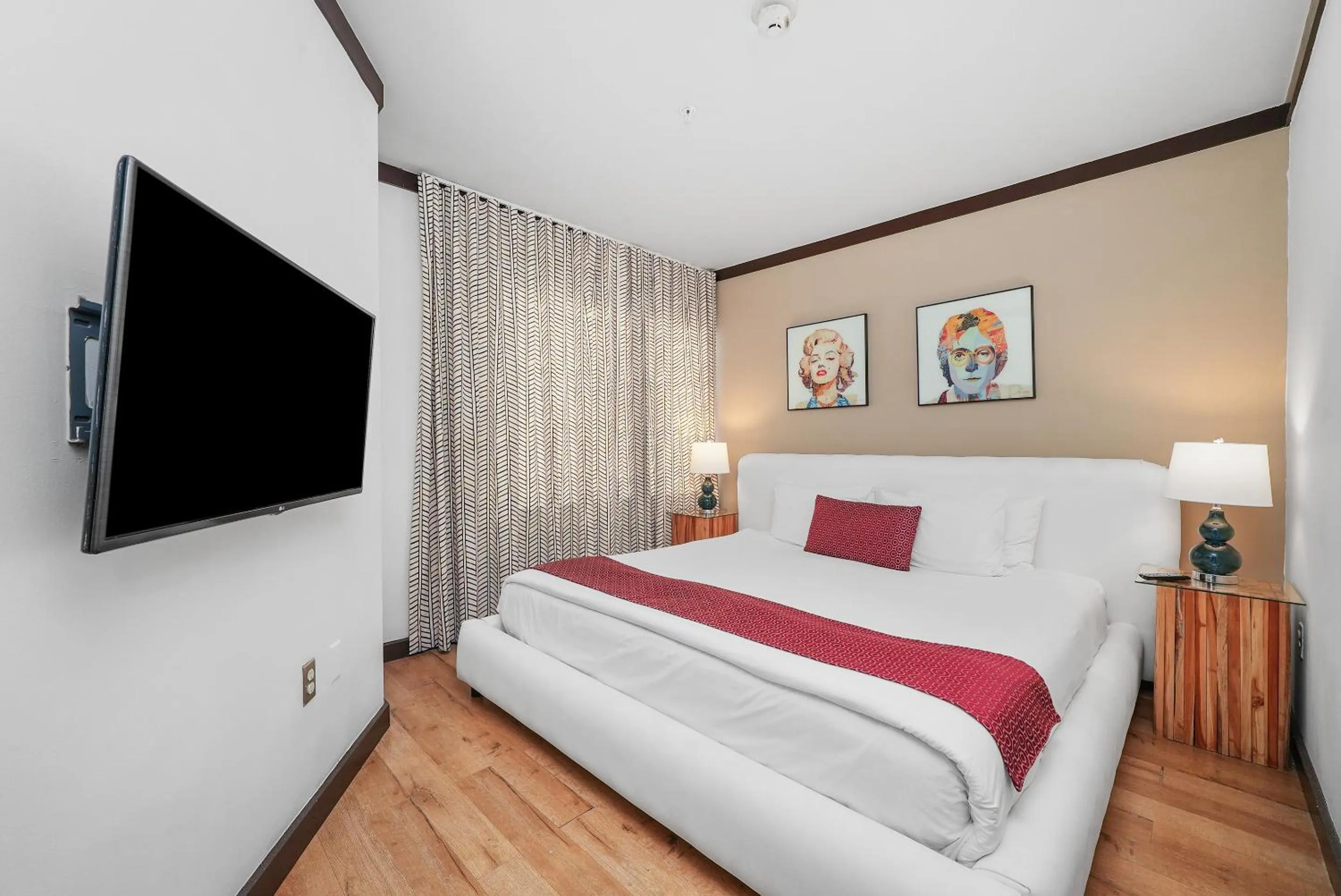 Bed in Metropole Suites South Beach