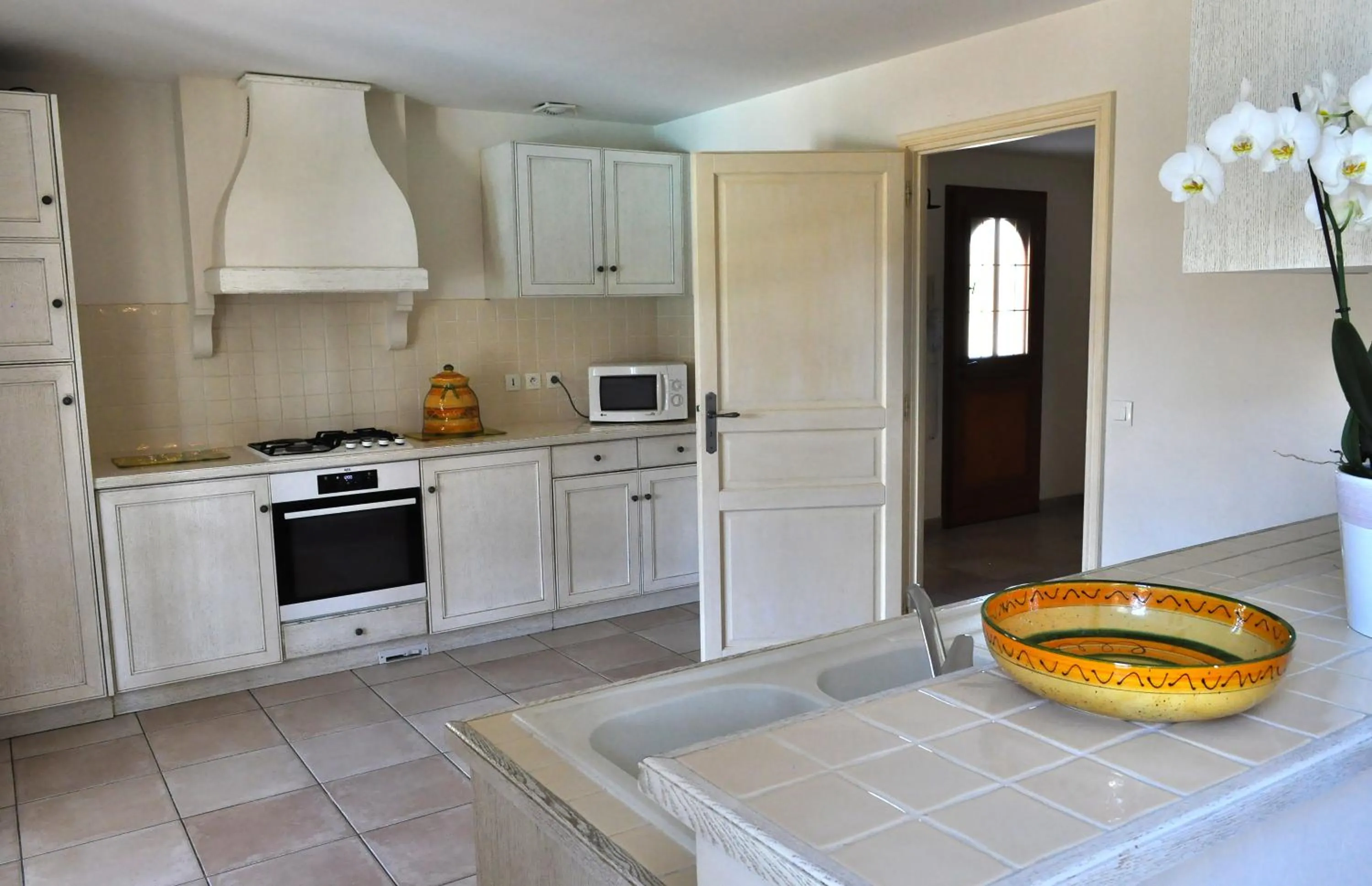 Kitchen or kitchenette in Les Appartements et Maisons du Domaine de Saint Endréol Golf & Spa Resort