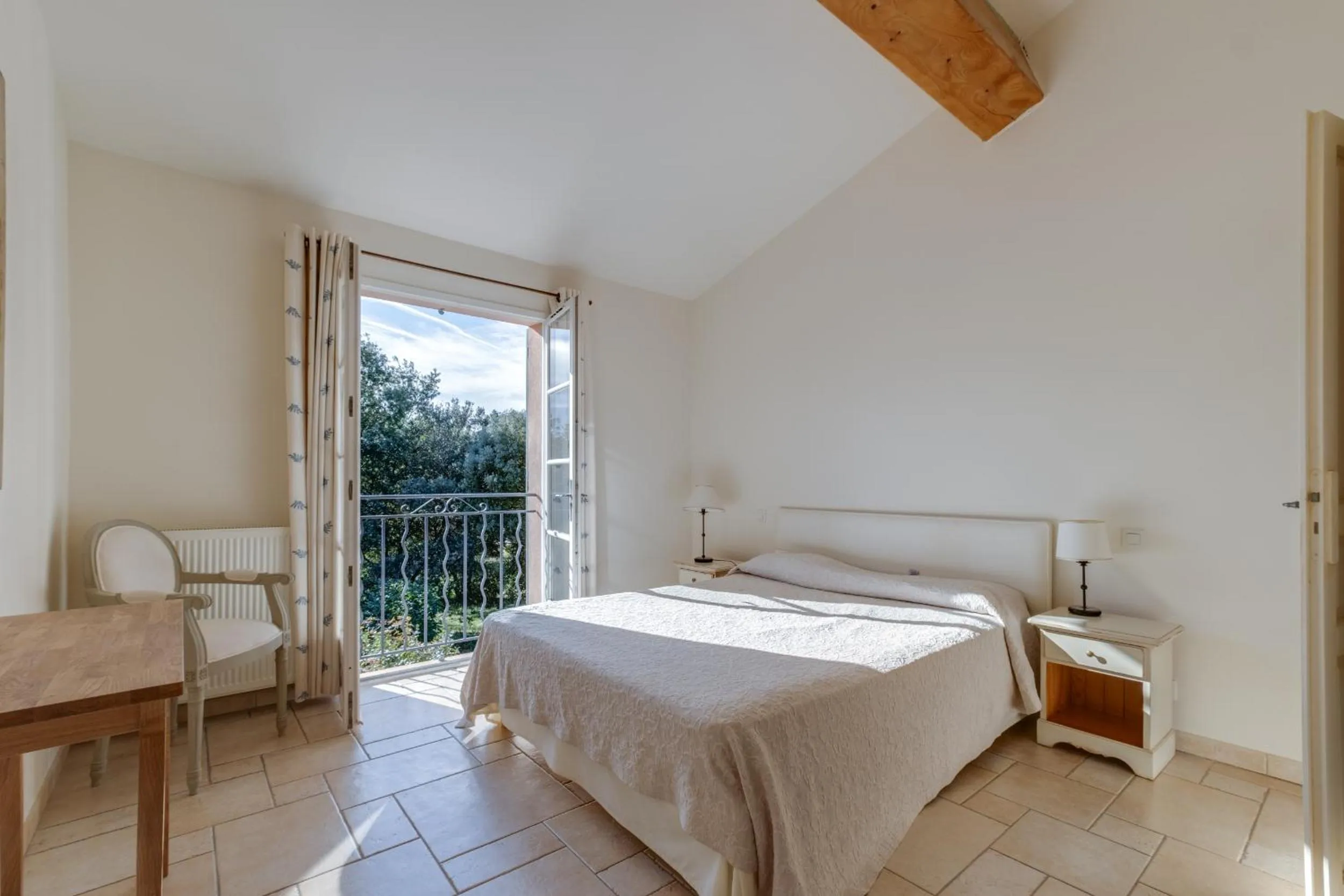 Bedroom, Bed in Les Appartements et Maisons du Domaine de Saint Endréol Golf & Spa Resort