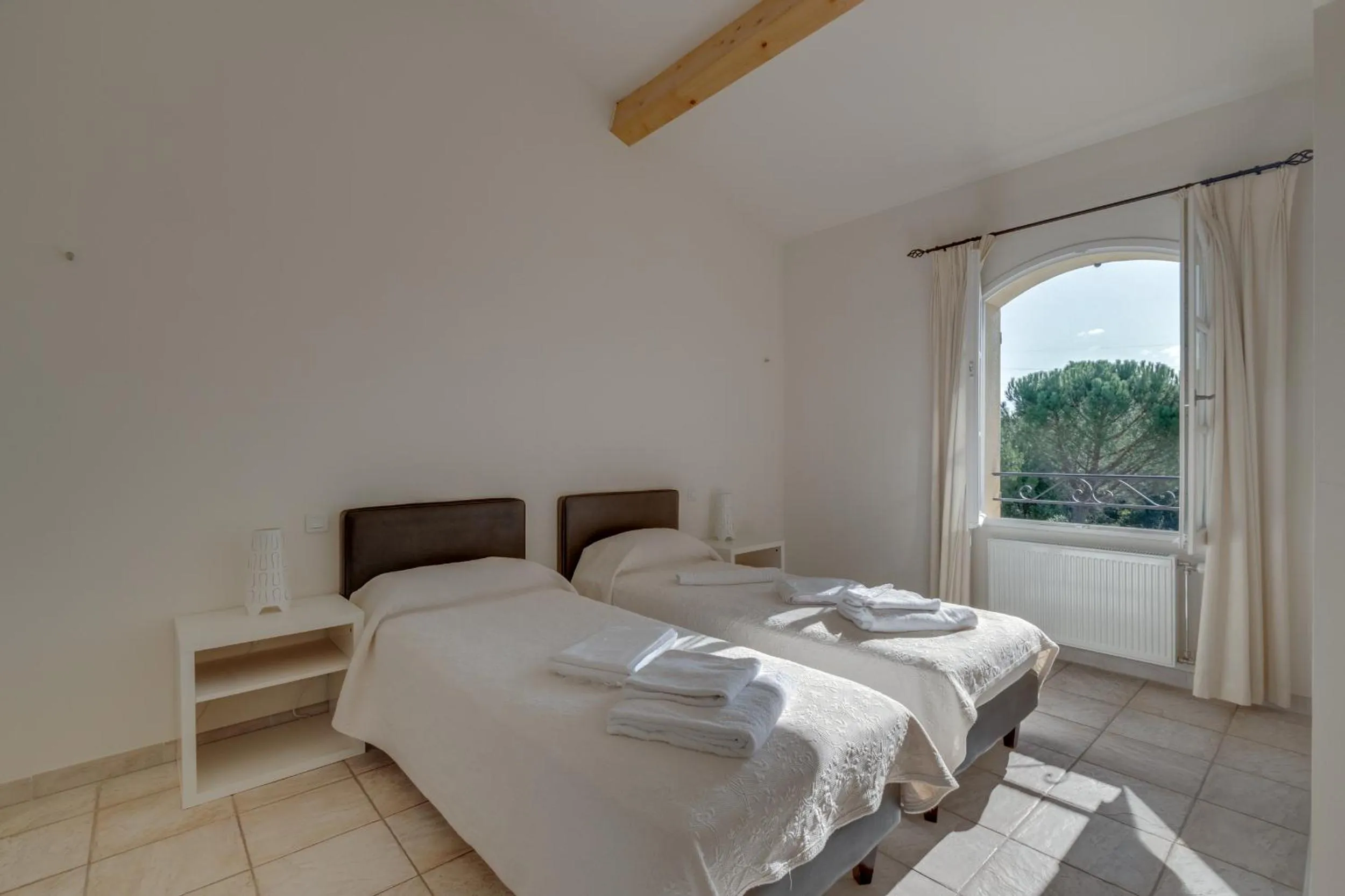 Bedroom, Bed in Les Appartements et Maisons du Domaine de Saint Endréol Golf & Spa Resort