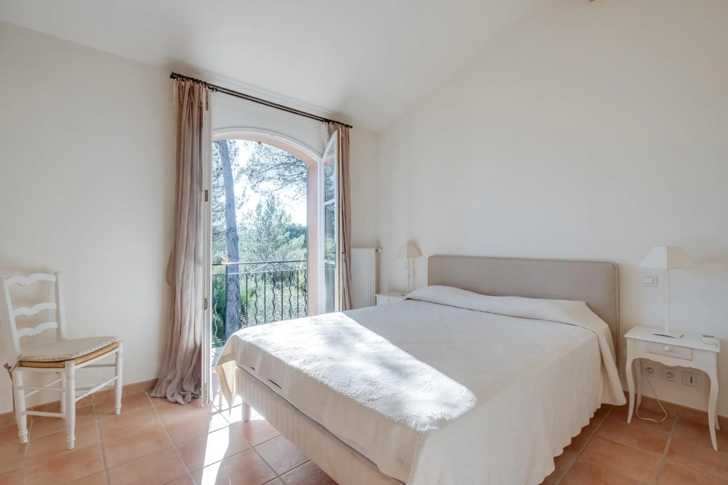 Bedroom, Bed in Les Appartements et Maisons du Domaine de Saint Endréol Golf & Spa Resort