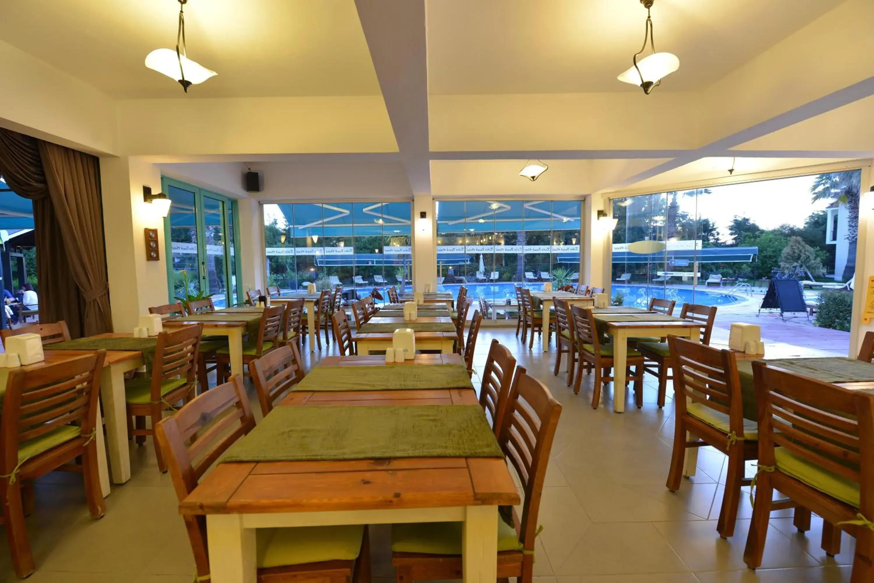 Restaurant/places to eat in Rebin Beach Hotel Restaurant/places to eat in Rebin Beach Hotel