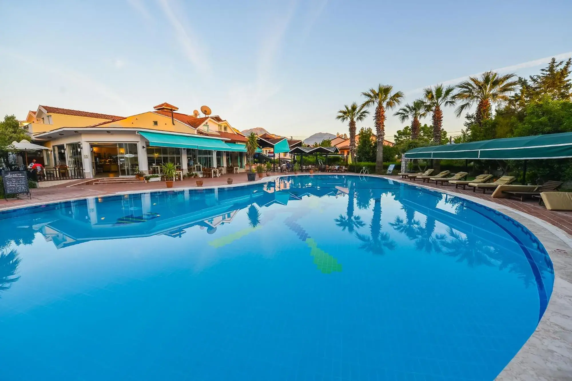 Restaurant/places to eat in Rebin Beach Hotel Restaurant/places to eat in Rebin Beach Hotel