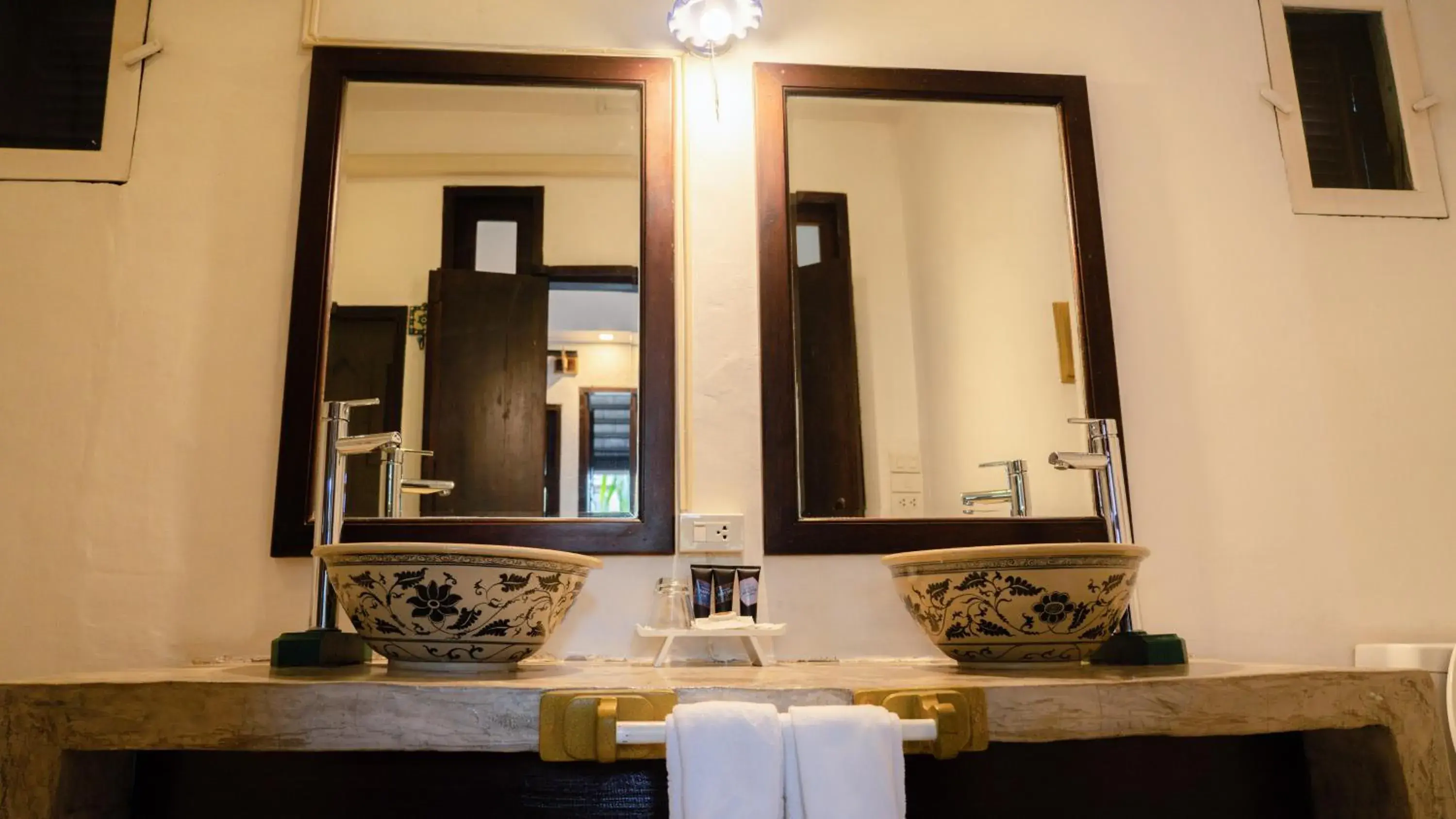 Superior Twin Room in Cheva Gallery Boutique Hotel Superior Twin Room in Cheva Gallery Boutique Hotel