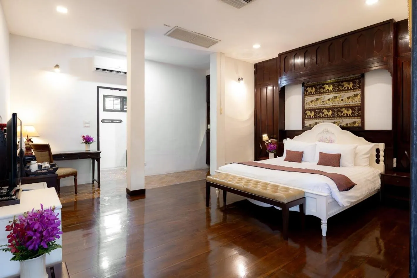 Bed in Cheva Gallery Boutique Hotel