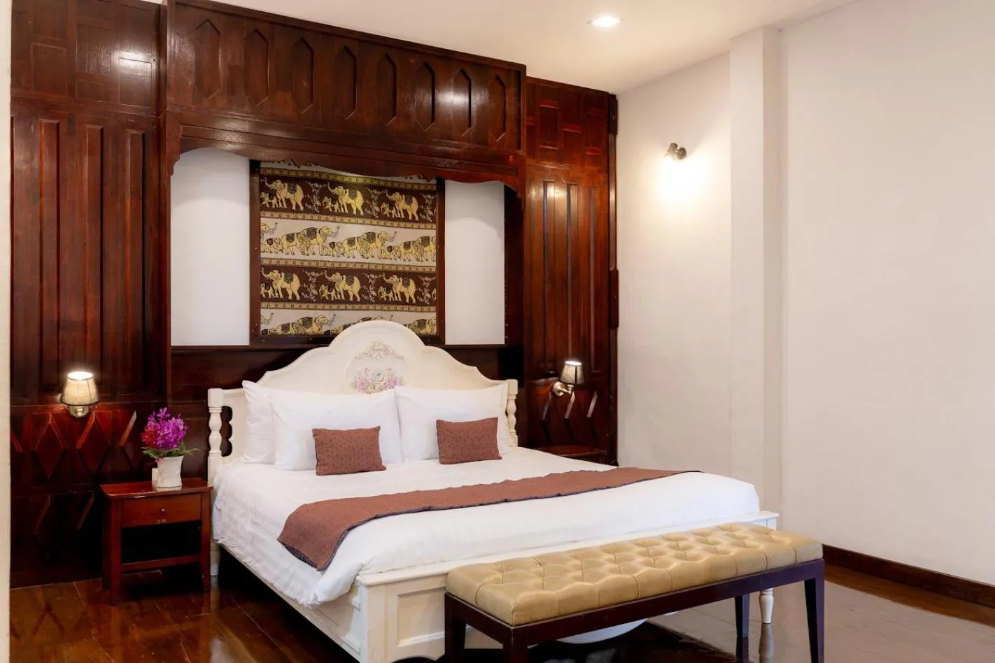 Bed in Cheva Gallery Boutique Hotel